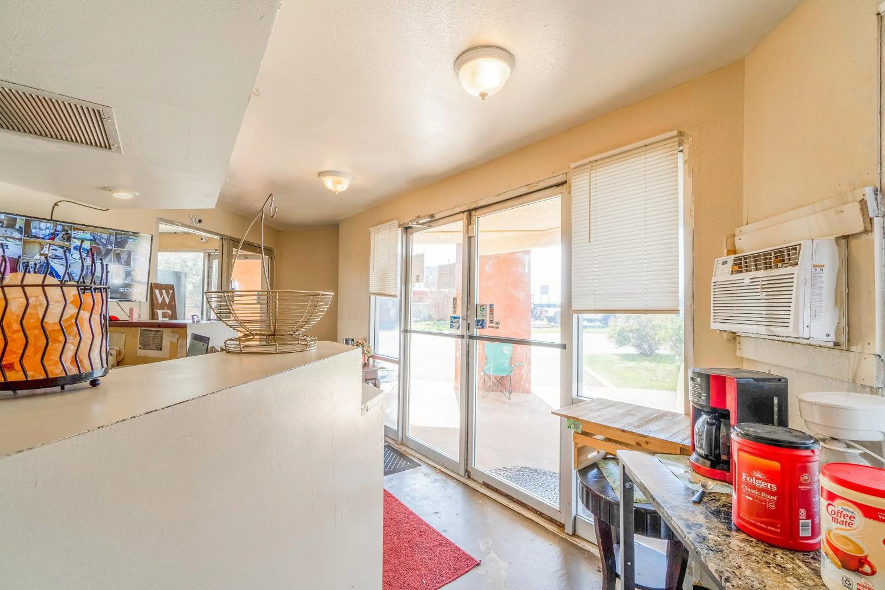 Lobby or reception in Castle Inn & Suites By OYO Chickasha