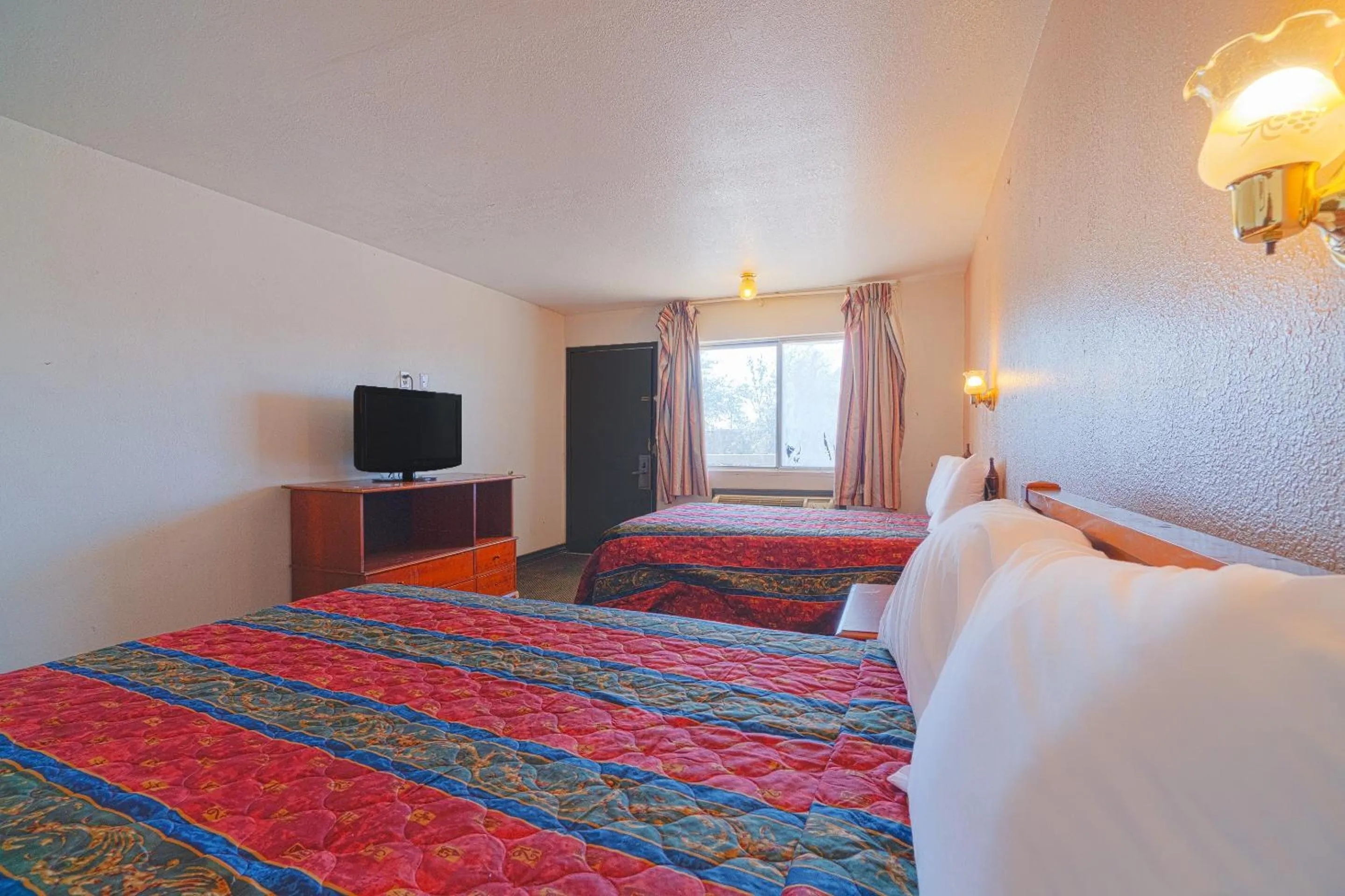 Bedroom, Bed in Castle Inn & Suites By OYO Chickasha