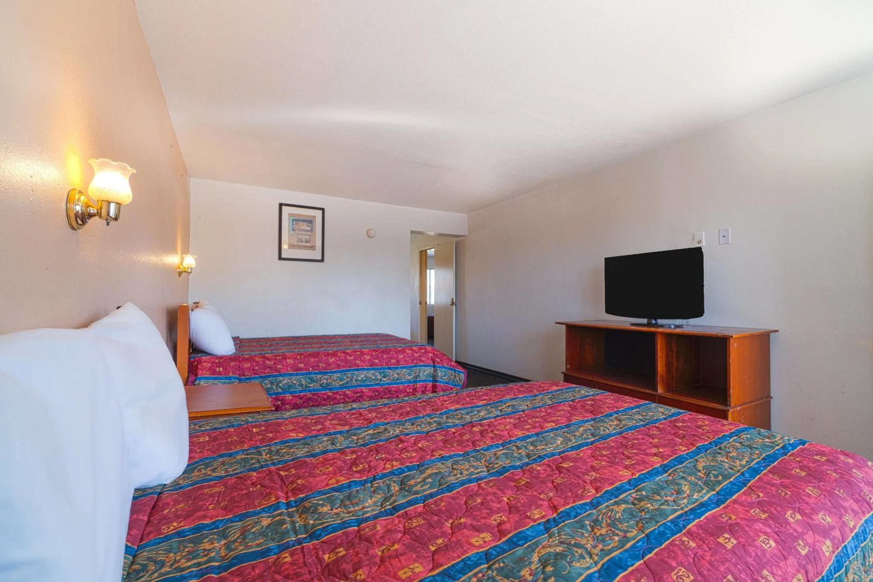 Bedroom, Bed in Castle Inn & Suites By OYO Chickasha