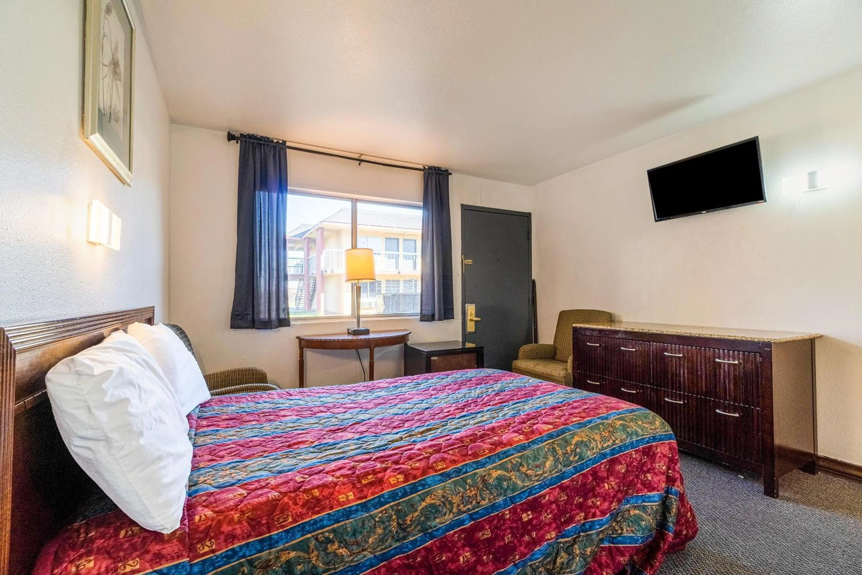Bedroom, Bed in Castle Inn & Suites By OYO Chickasha