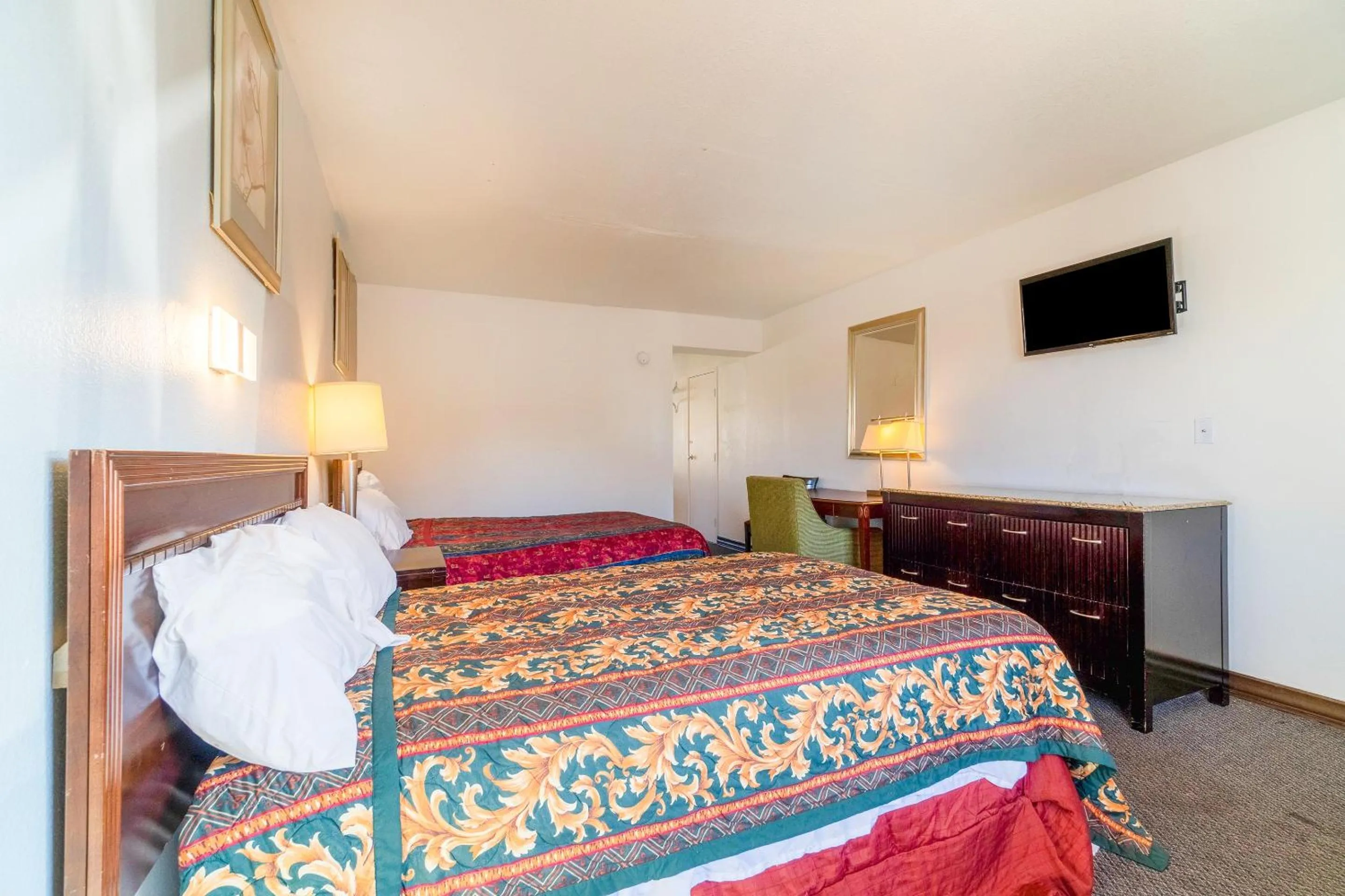 Bedroom, Bed in Castle Inn & Suites By OYO Chickasha