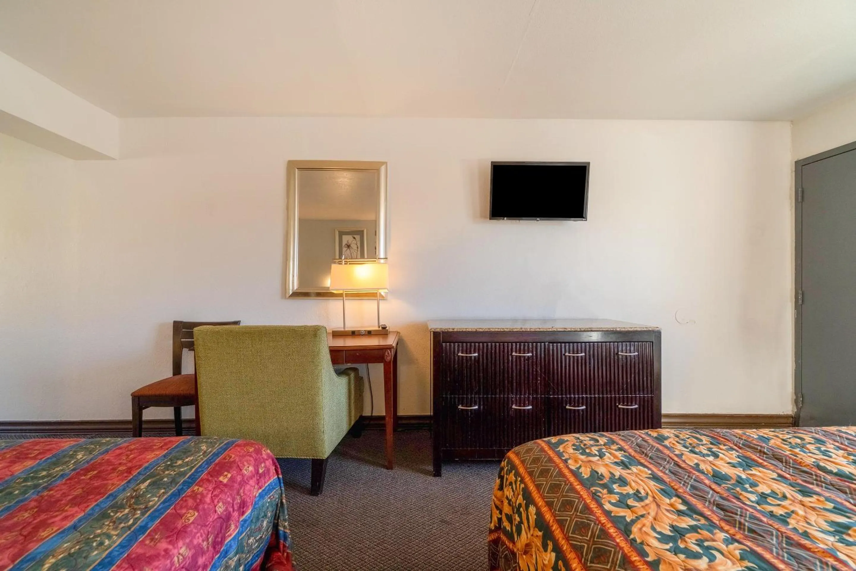 Bedroom, Bed in Castle Inn & Suites By OYO Chickasha