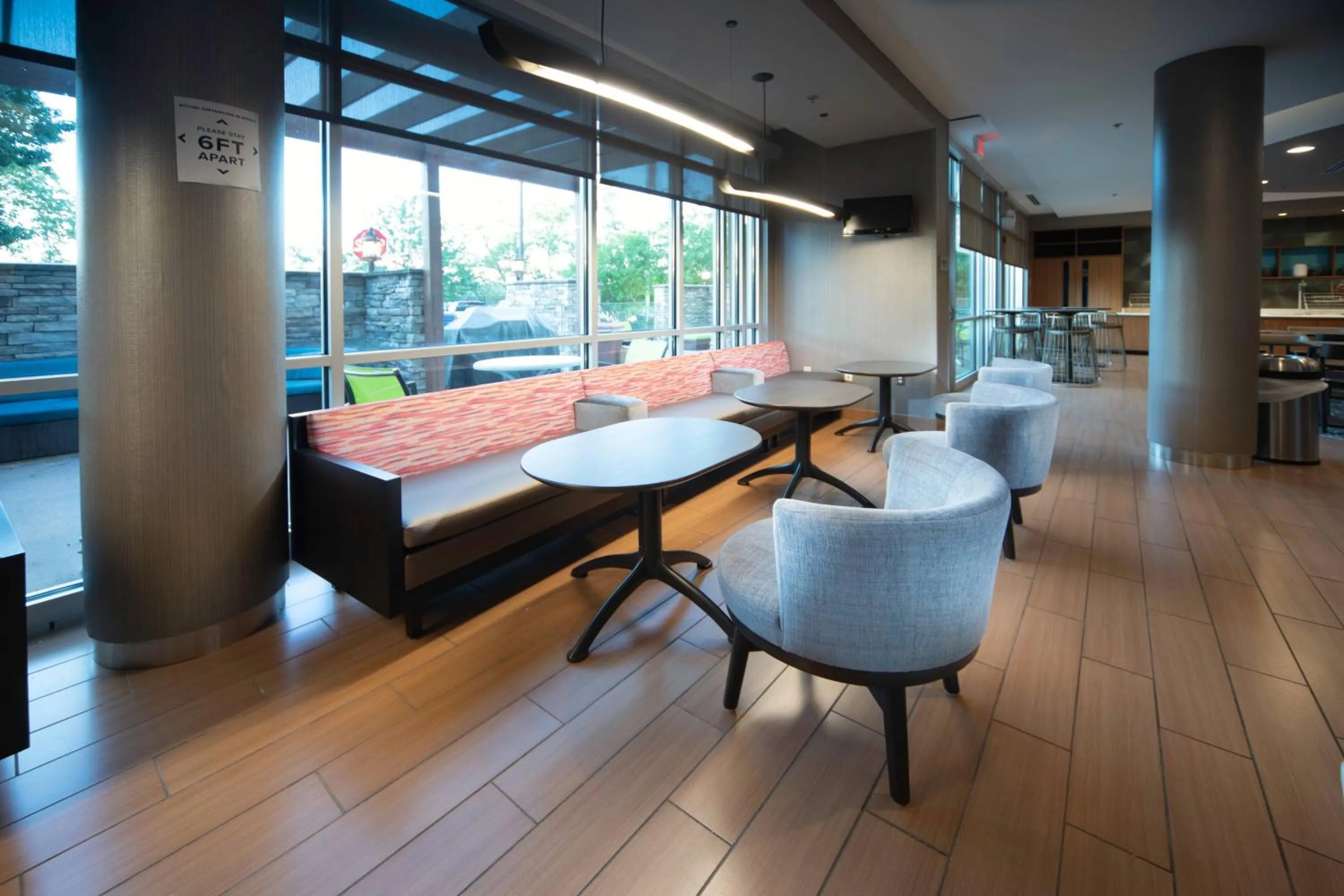 Restaurant/places to eat in SpringHill Suites by Marriott Philadelphia Valley Forge/King of Prussia