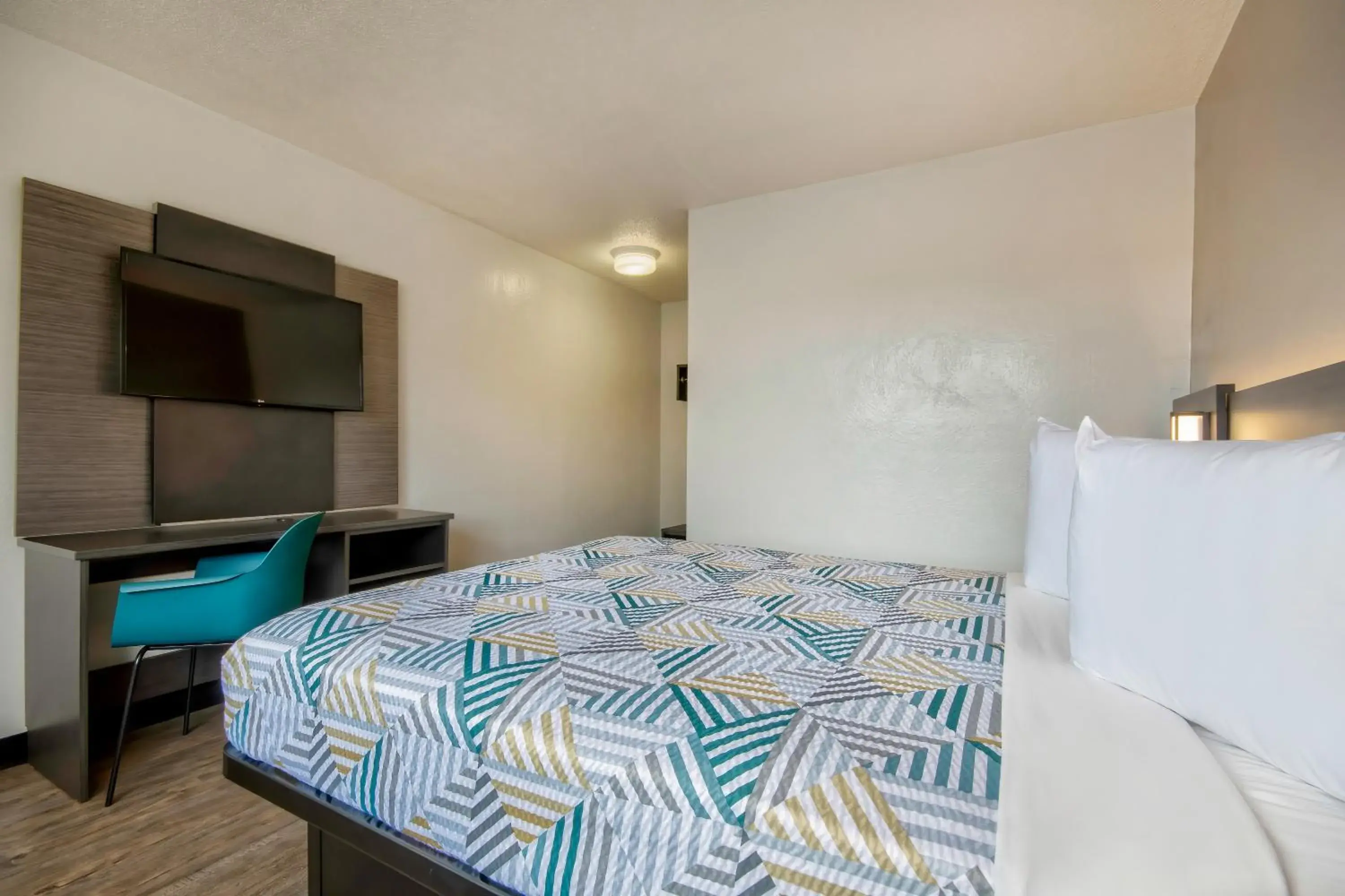 Queen Room - Non-Smoking in Motel 6 Santa Fe Queen Room - Non-Smoking in Motel 6 Santa Fe