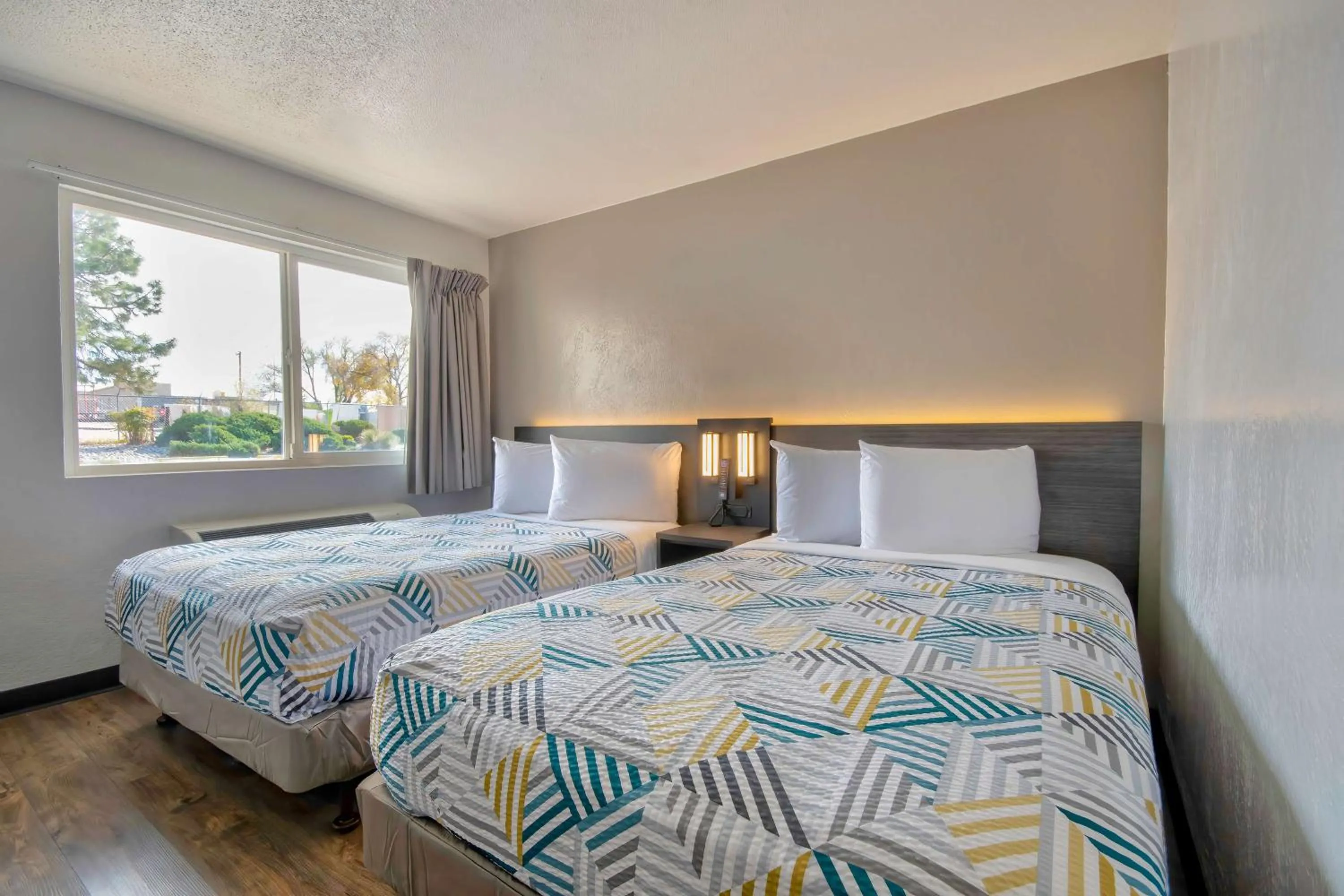 Bedroom, Bed in Motel 6 Santa Fe