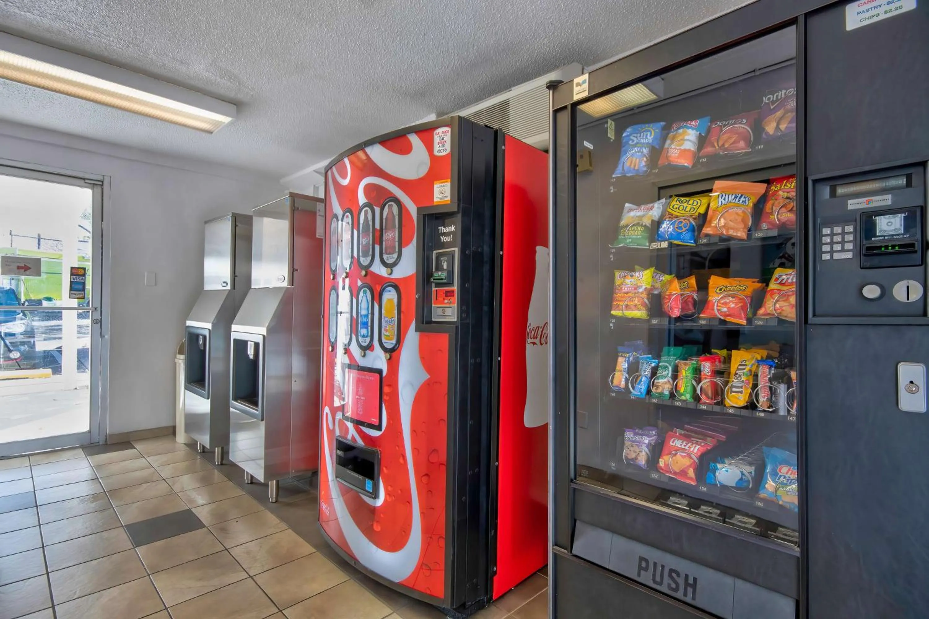 Property building in Motel 6 Santa Fe