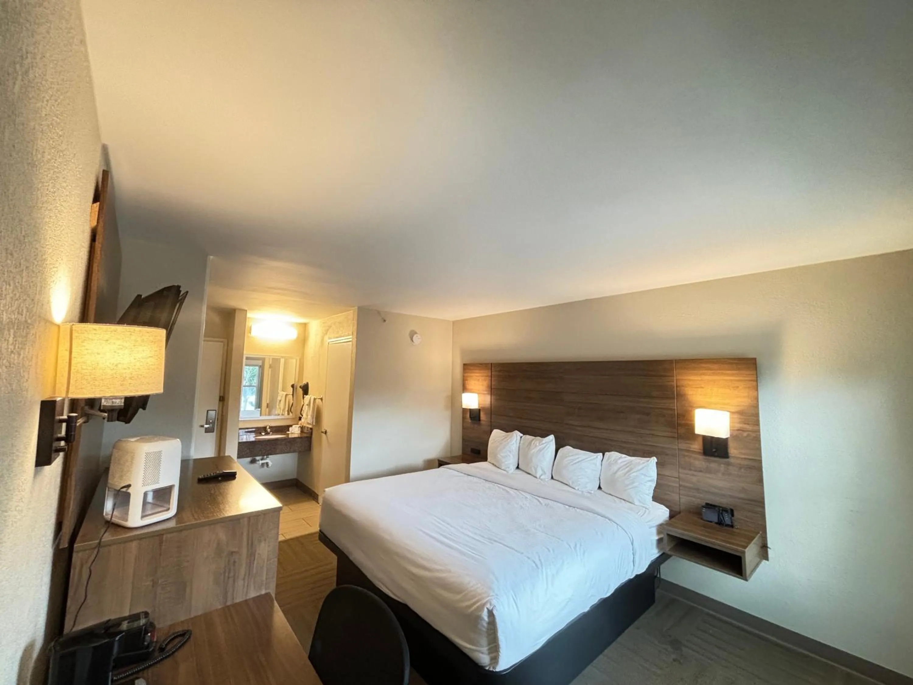 Bed in Baymont by Wyndham Lake Park Valdosta I75