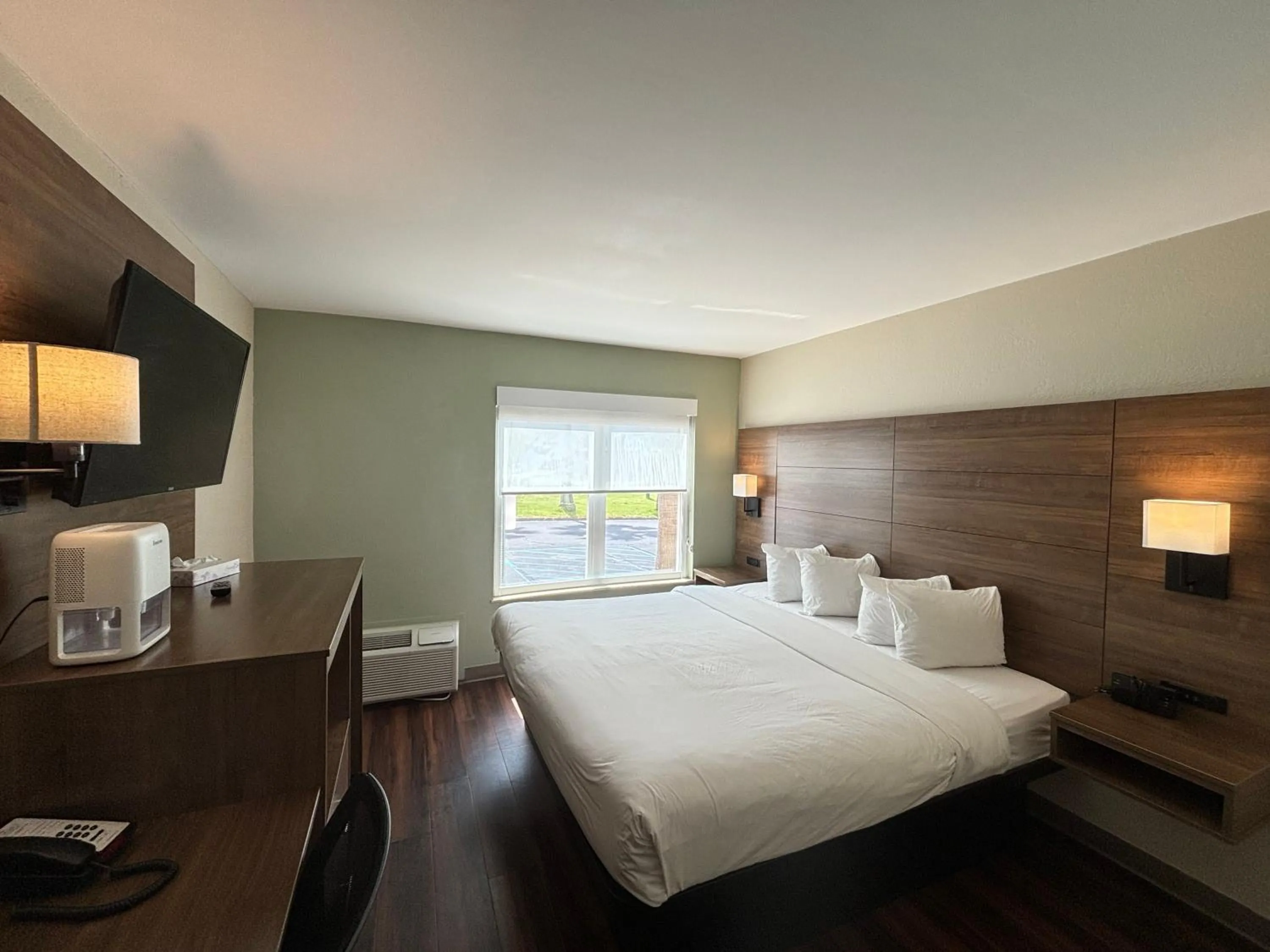 Bed in Baymont by Wyndham Lake Park Valdosta I75