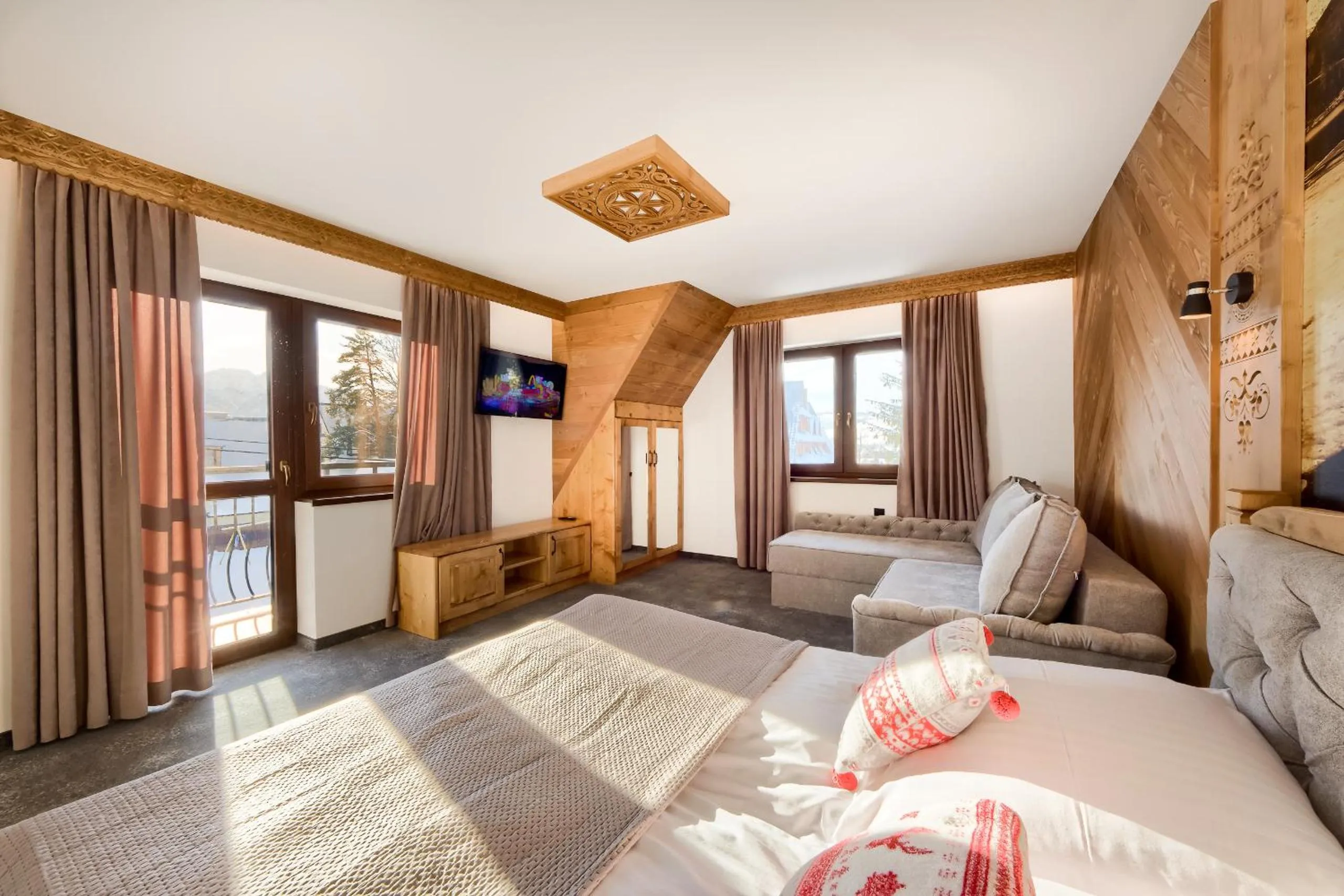 Communal lounge/ TV room, Bed in Apartamenty Willa Kamila Zakopane z Jacuzzi