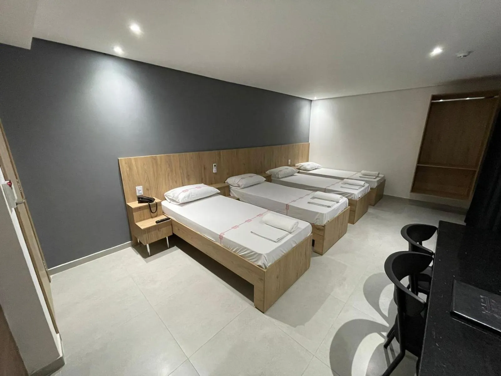 Photo of the whole room, Bed in Calandre Hotel