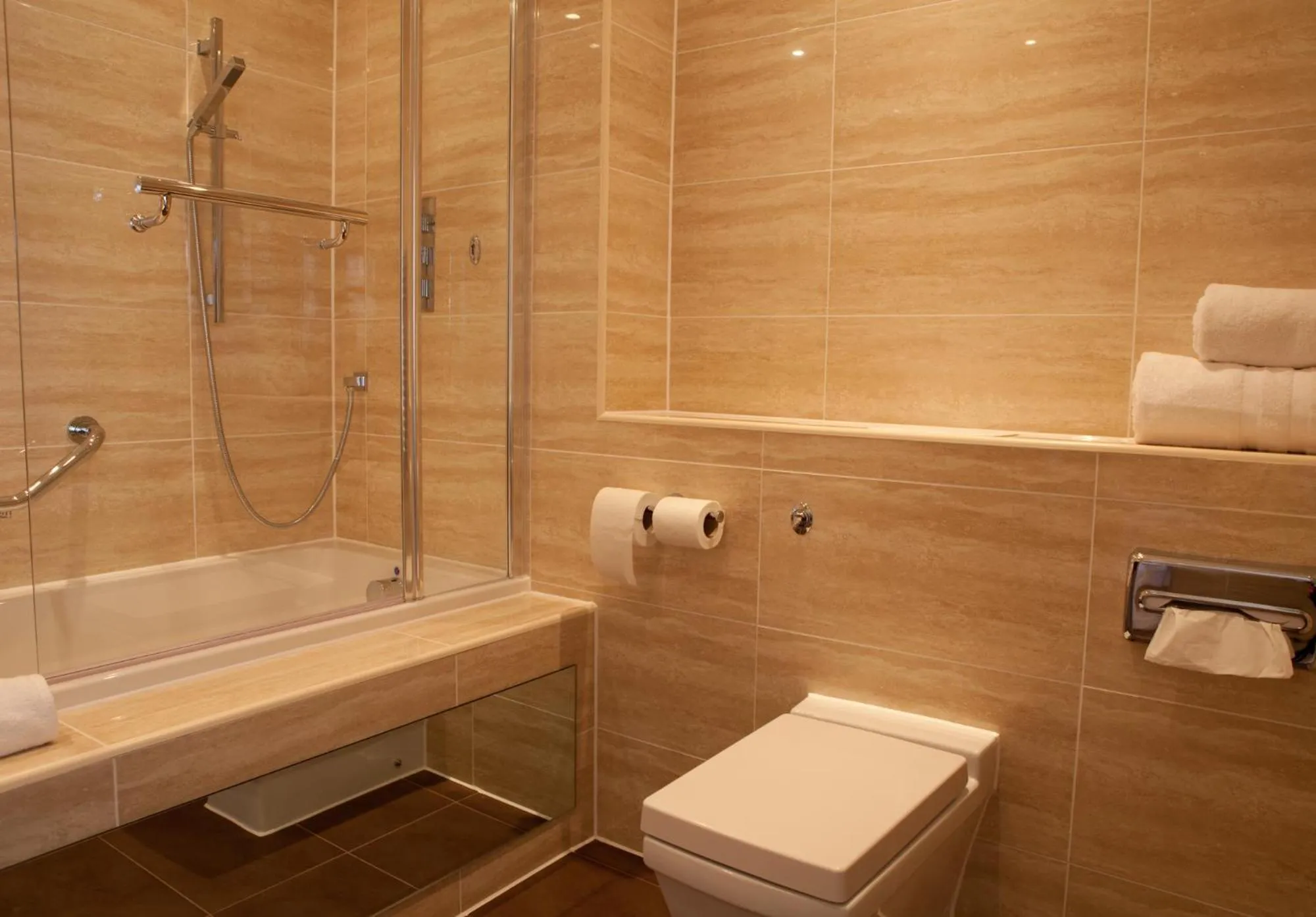 Shower in Pontlands Park Hotel