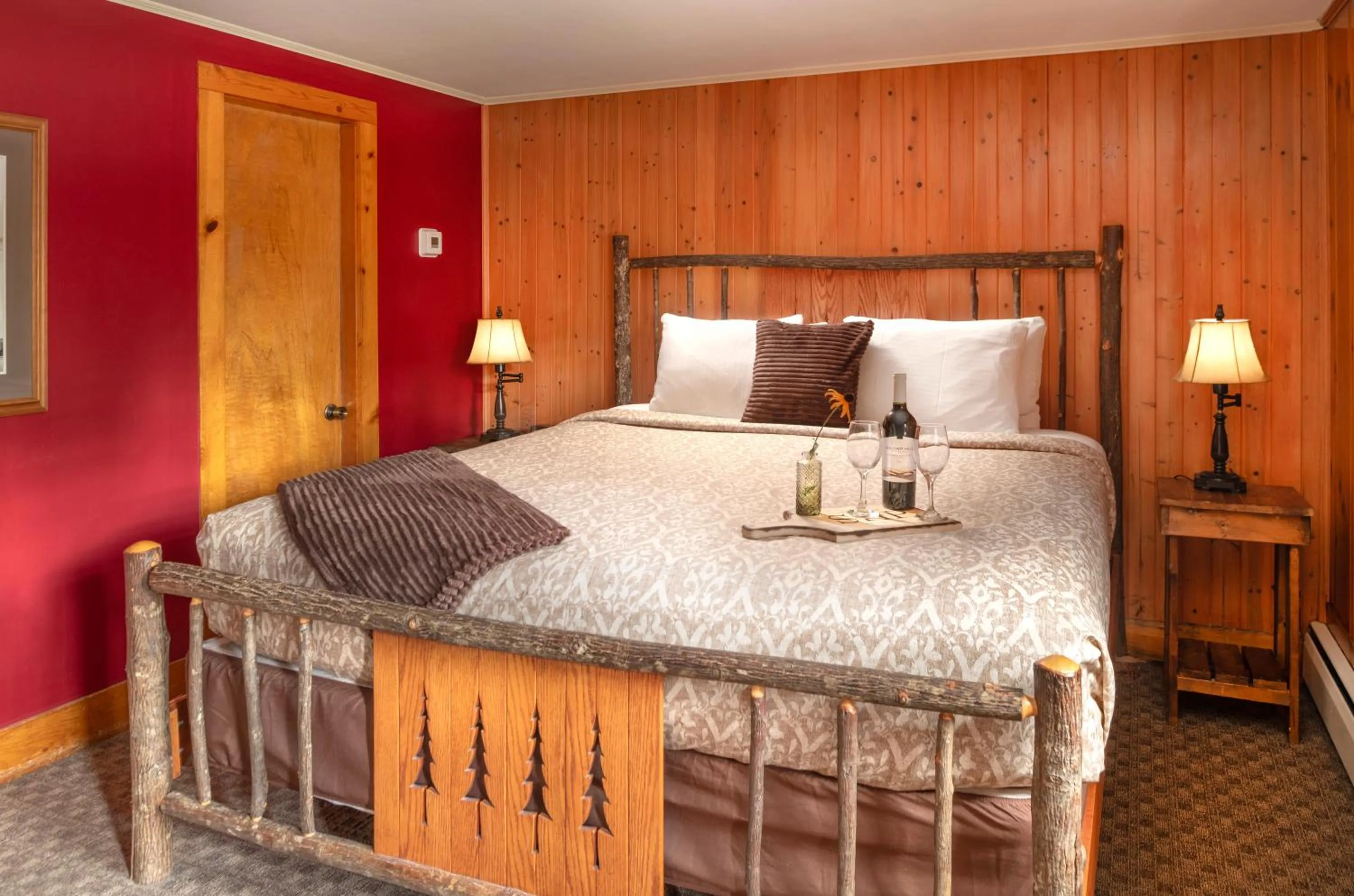 Bedroom, Bed in Whitneys Inn at Black Mountain