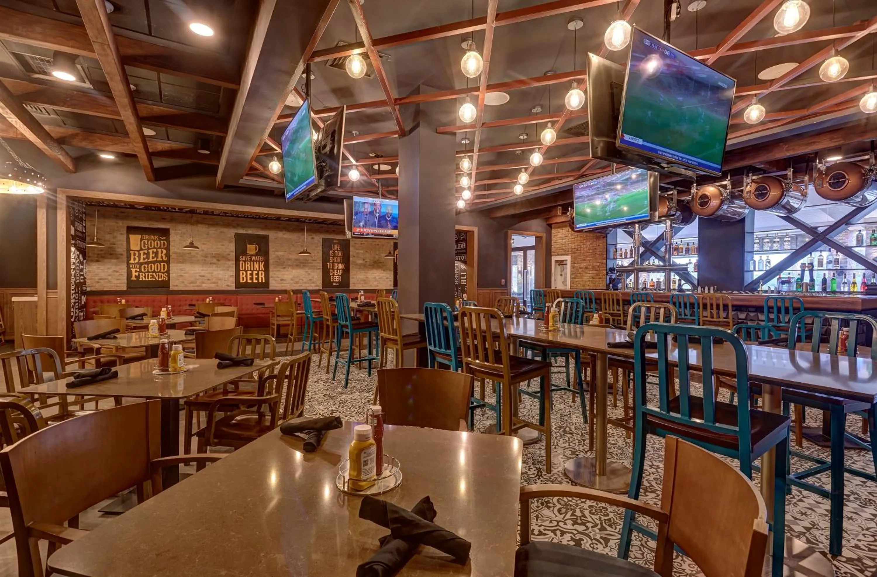 Evening entertainment in Royalton Antigua, An Autograph Collection All-Inclusive Resort