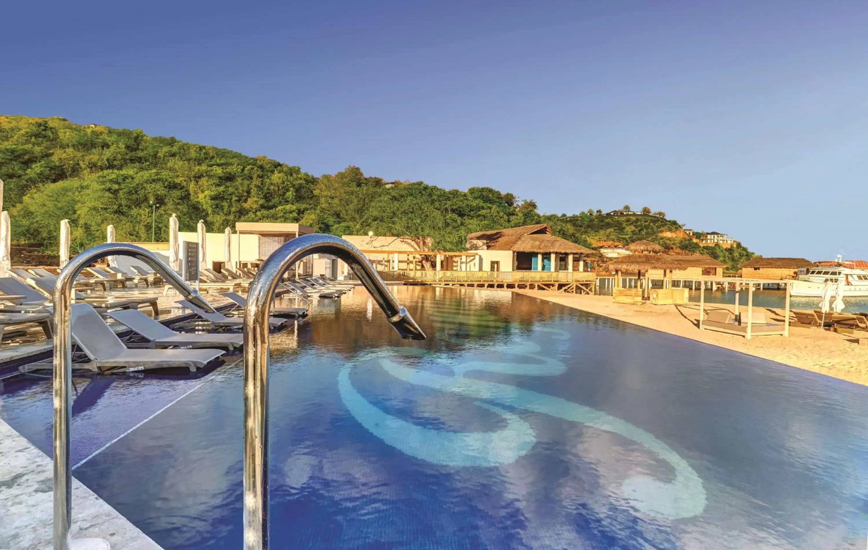 Swimming pool in Royalton Antigua, An Autograph Collection All-Inclusive Resort