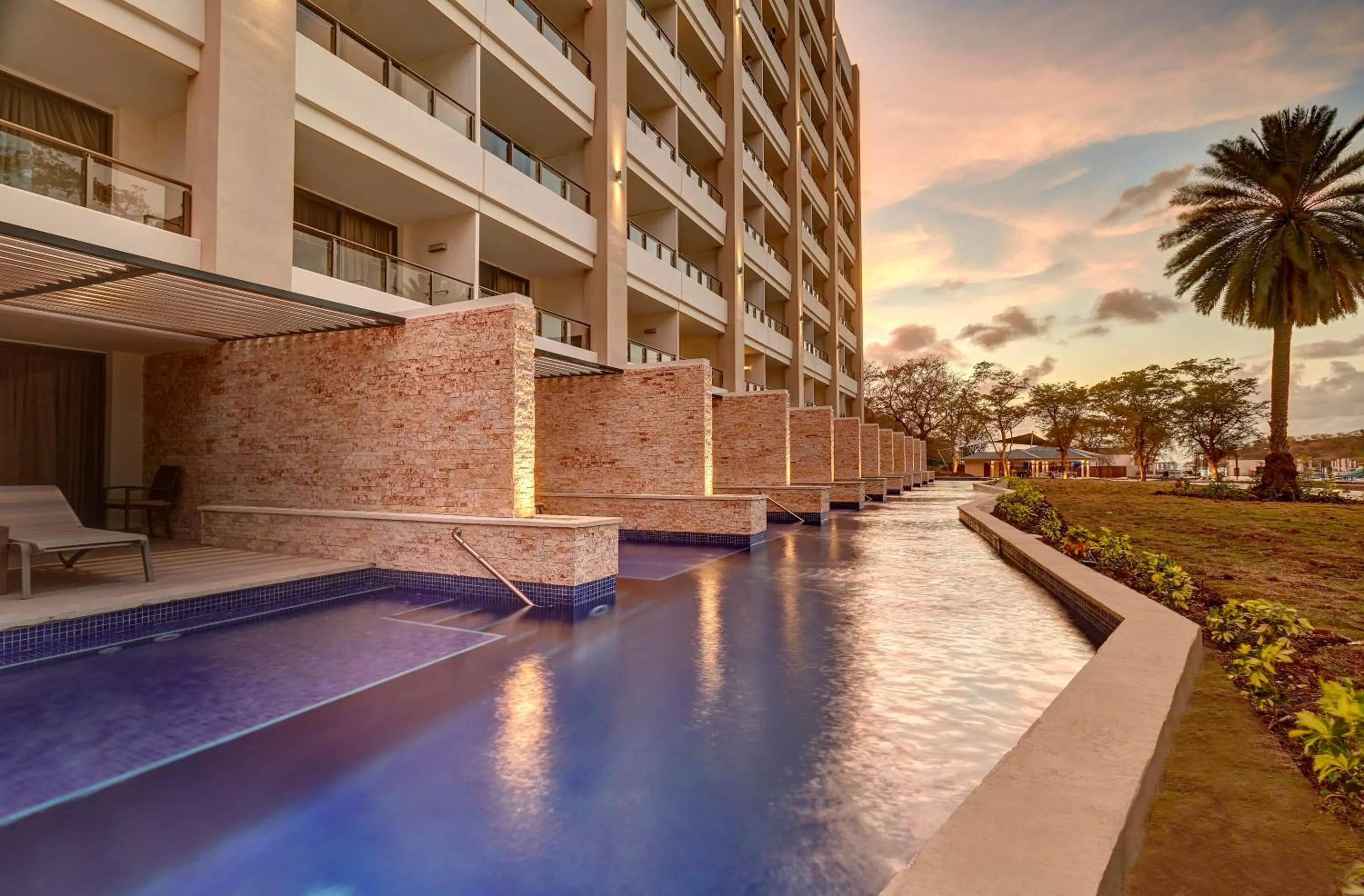 Swimming pool in Royalton Antigua, An Autograph Collection All-Inclusive Resort