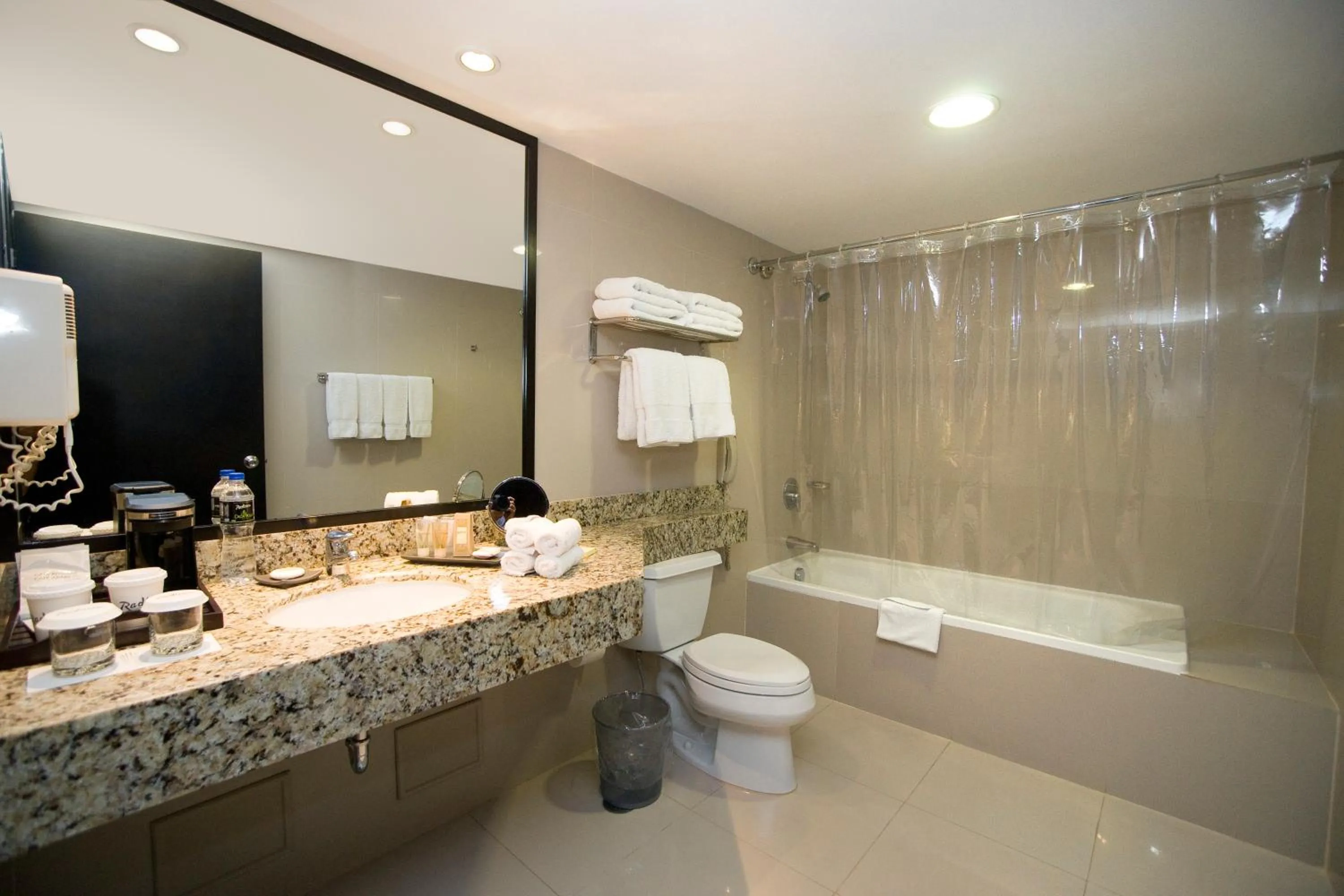 Bathroom in Radisson Hotel Decapolis Miraflores