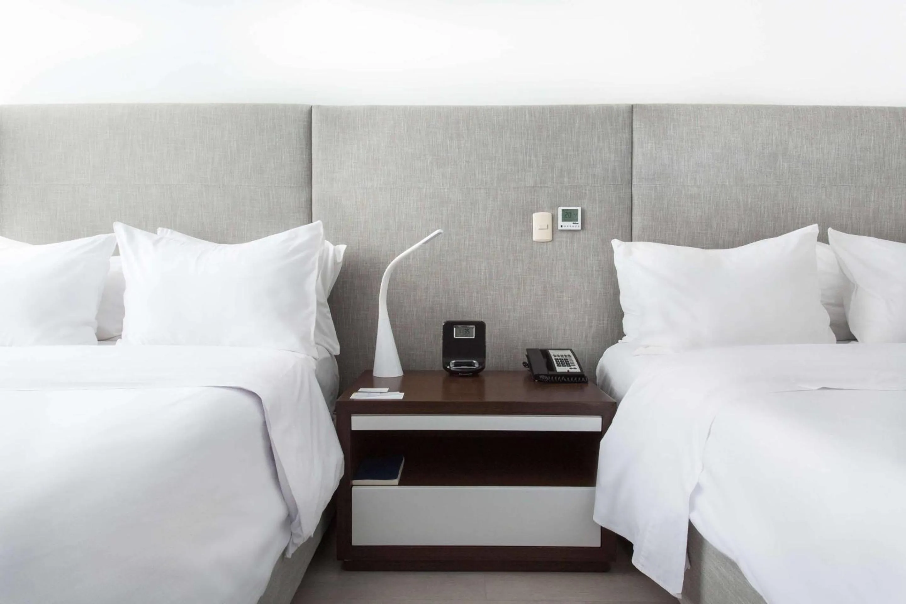 Bedroom, Bed in Radisson Hotel Decapolis Miraflores