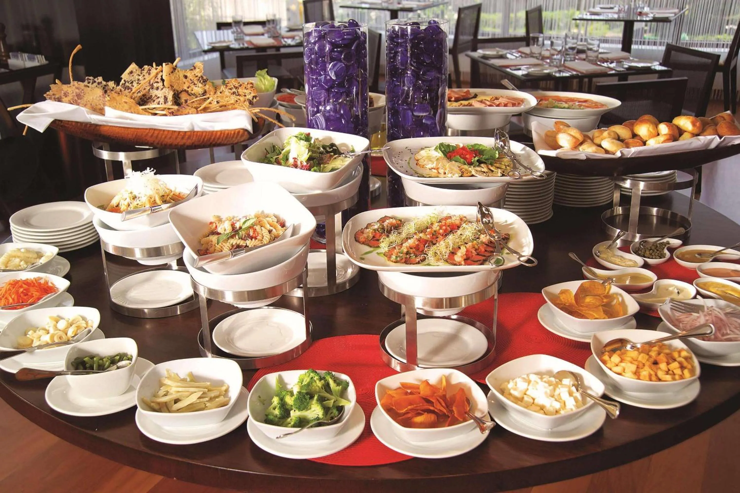 Restaurant/places to eat in Radisson Hotel Decapolis Miraflores