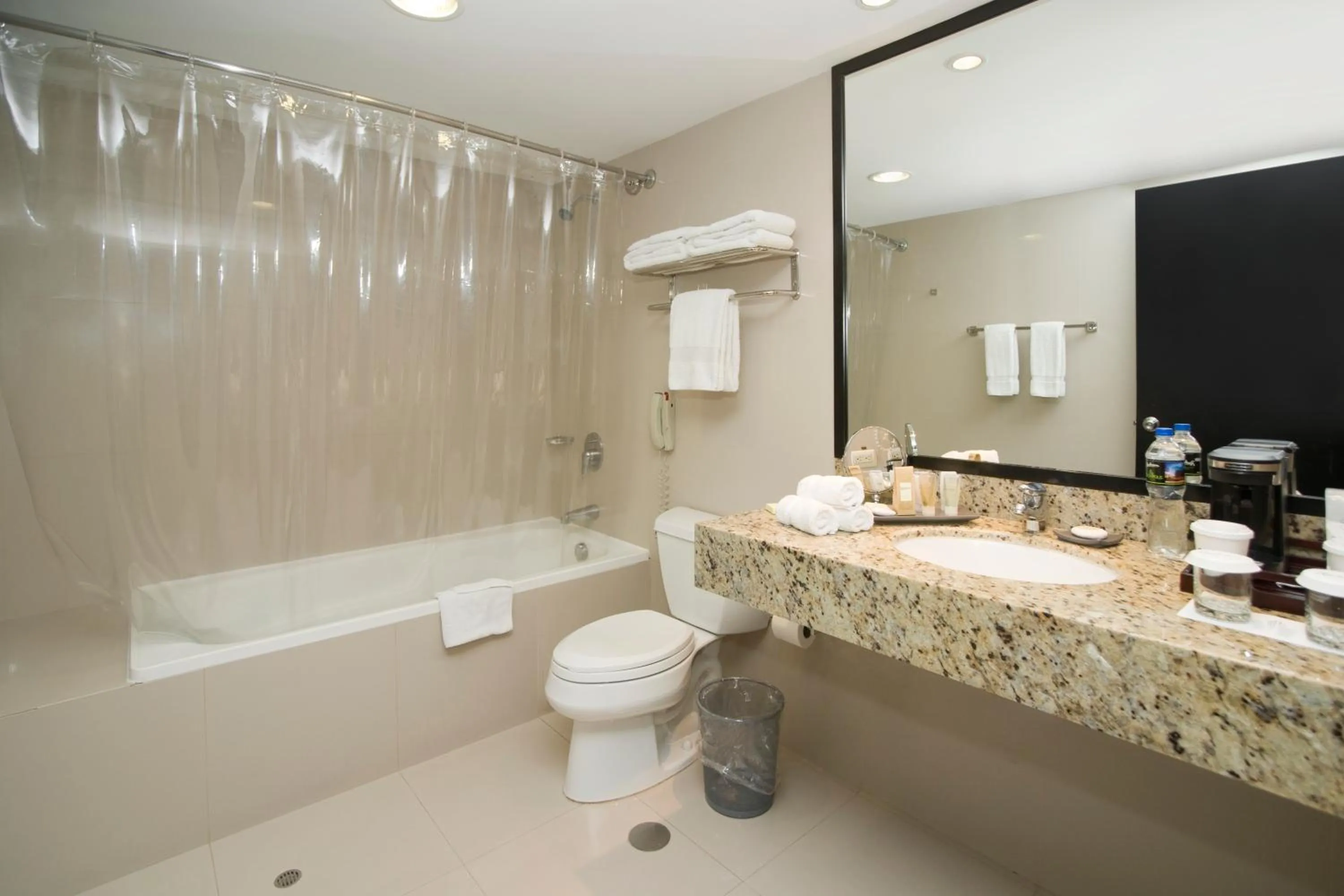 Bathroom in Radisson Hotel Decapolis Miraflores