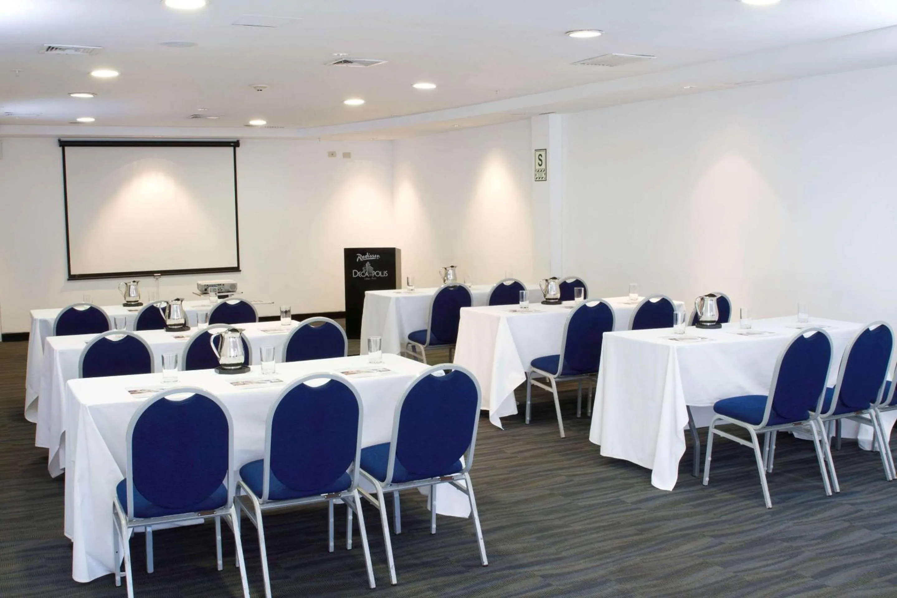 Meeting/conference room in Radisson Hotel Decapolis Miraflores