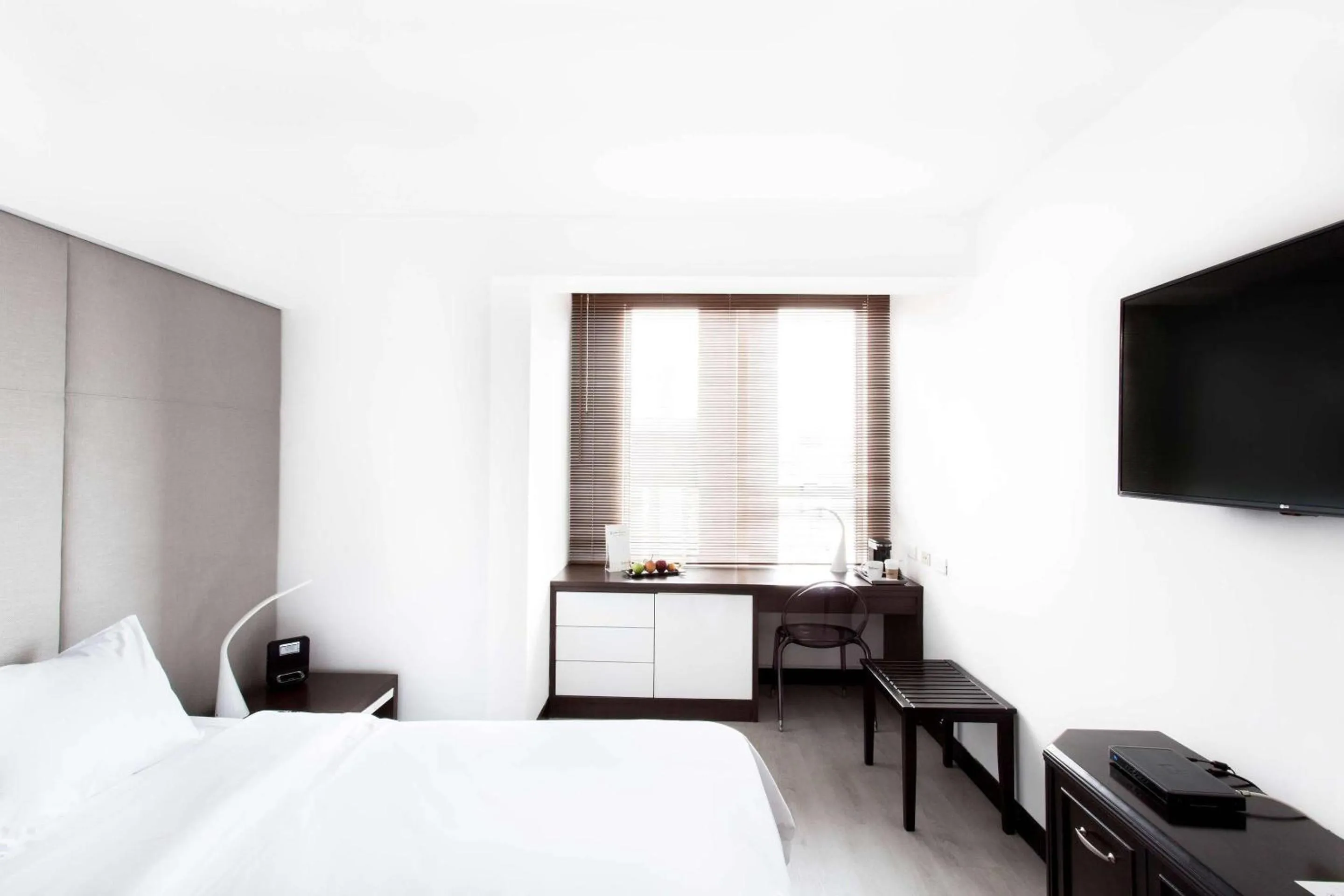 Bedroom, Bed in Radisson Hotel Decapolis Miraflores