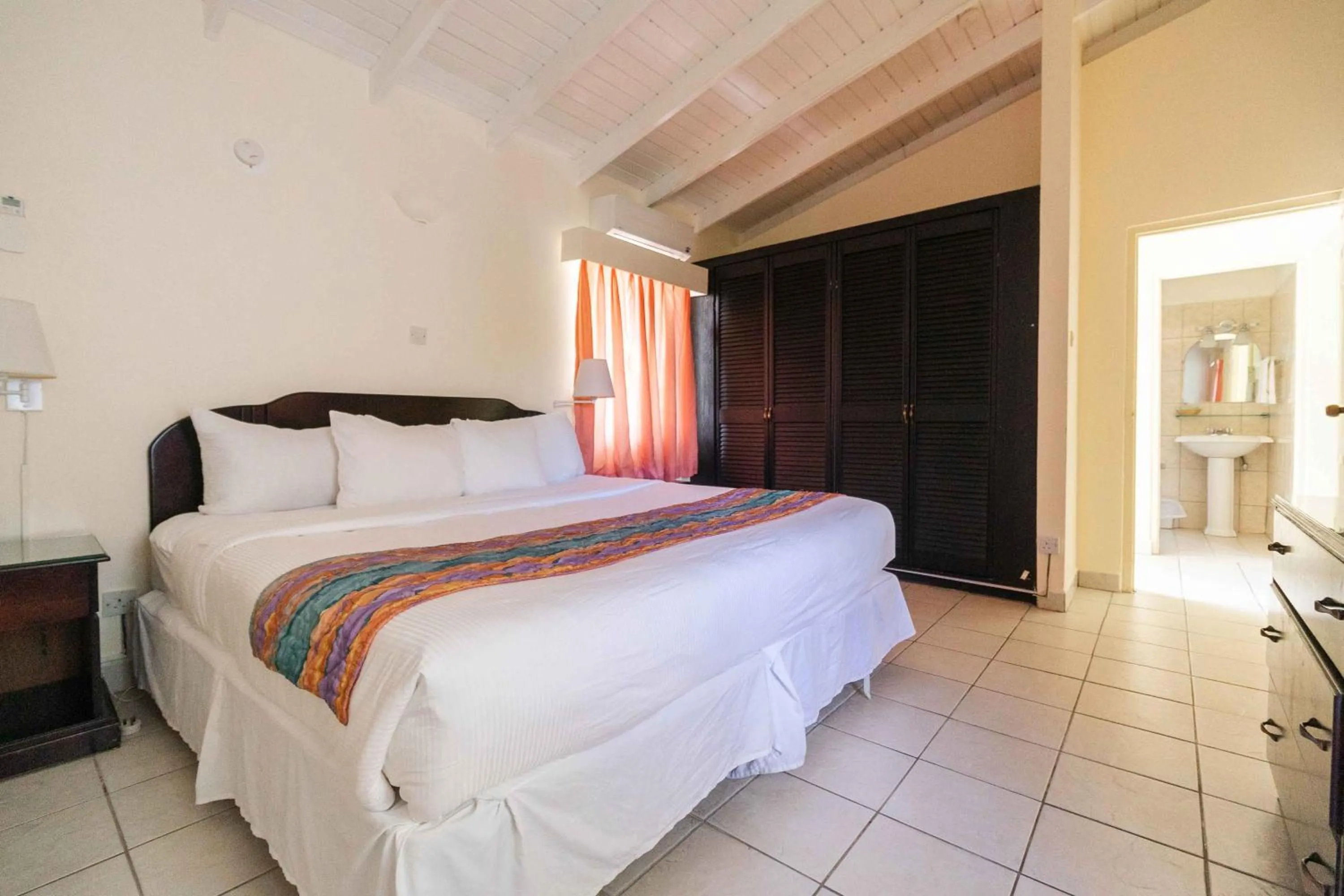 Bedroom, Bed in Siesta Hotel