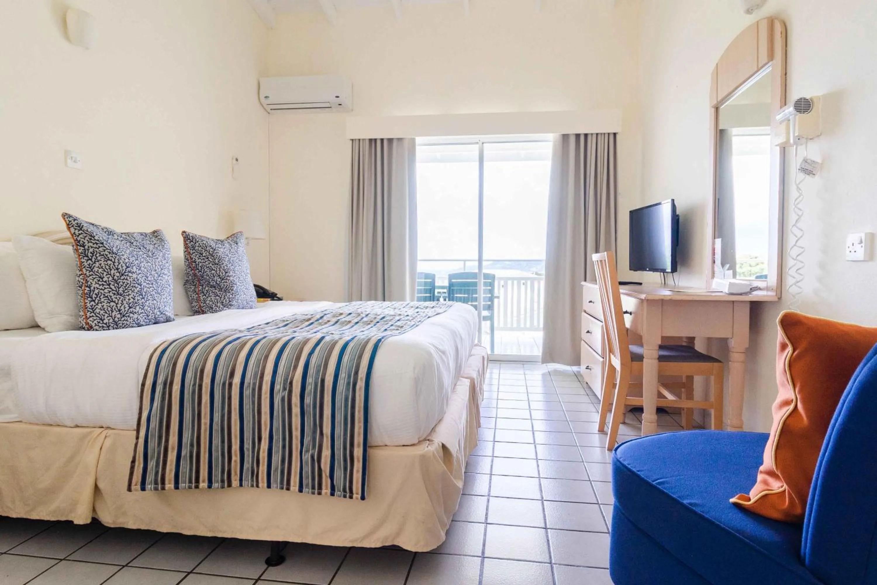 Photo of the whole room, Bed in Siesta Hotel