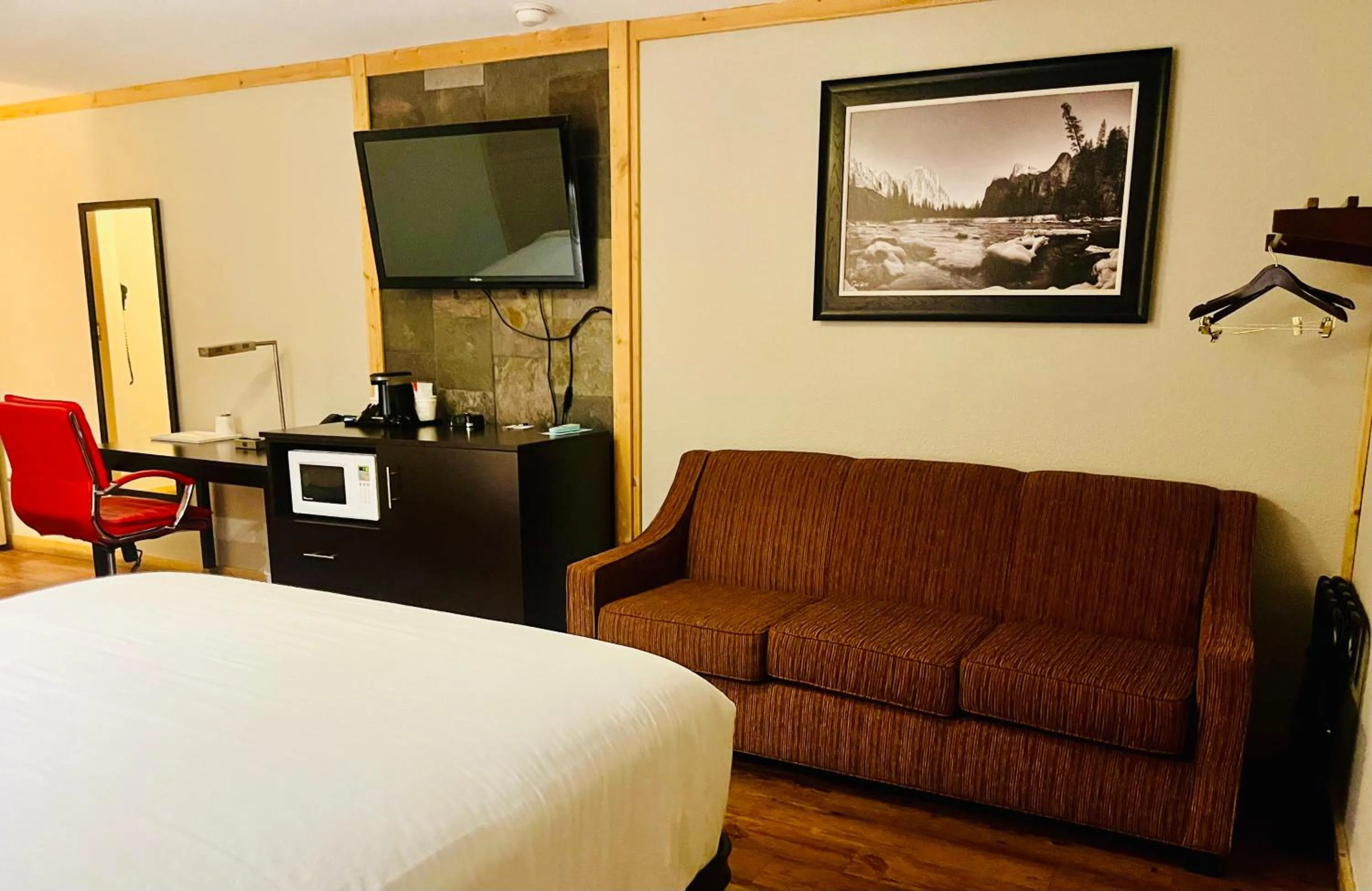 Bed in Americas Best Value Inn Wall