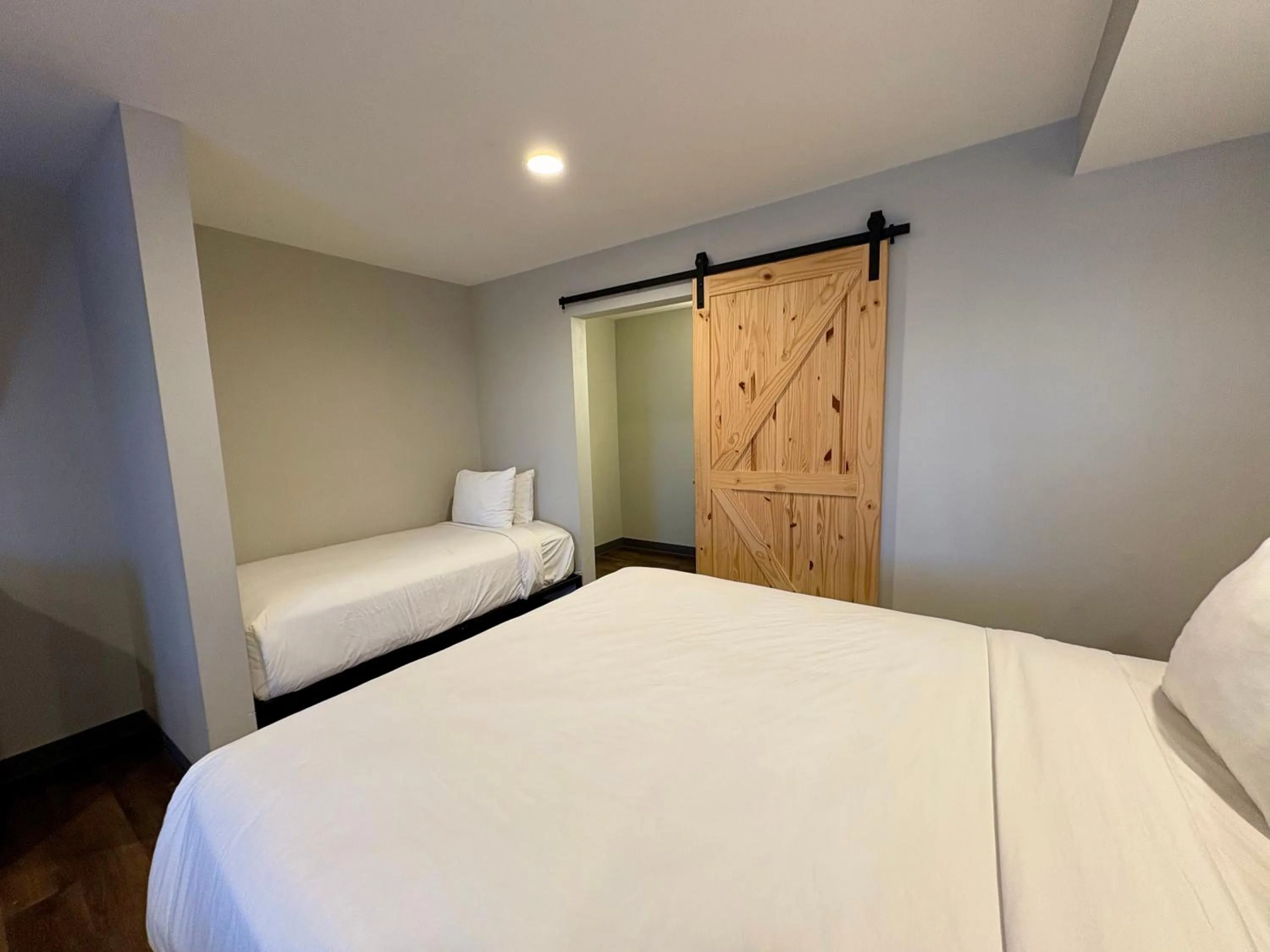 Bed in Americas Best Value Inn Wall