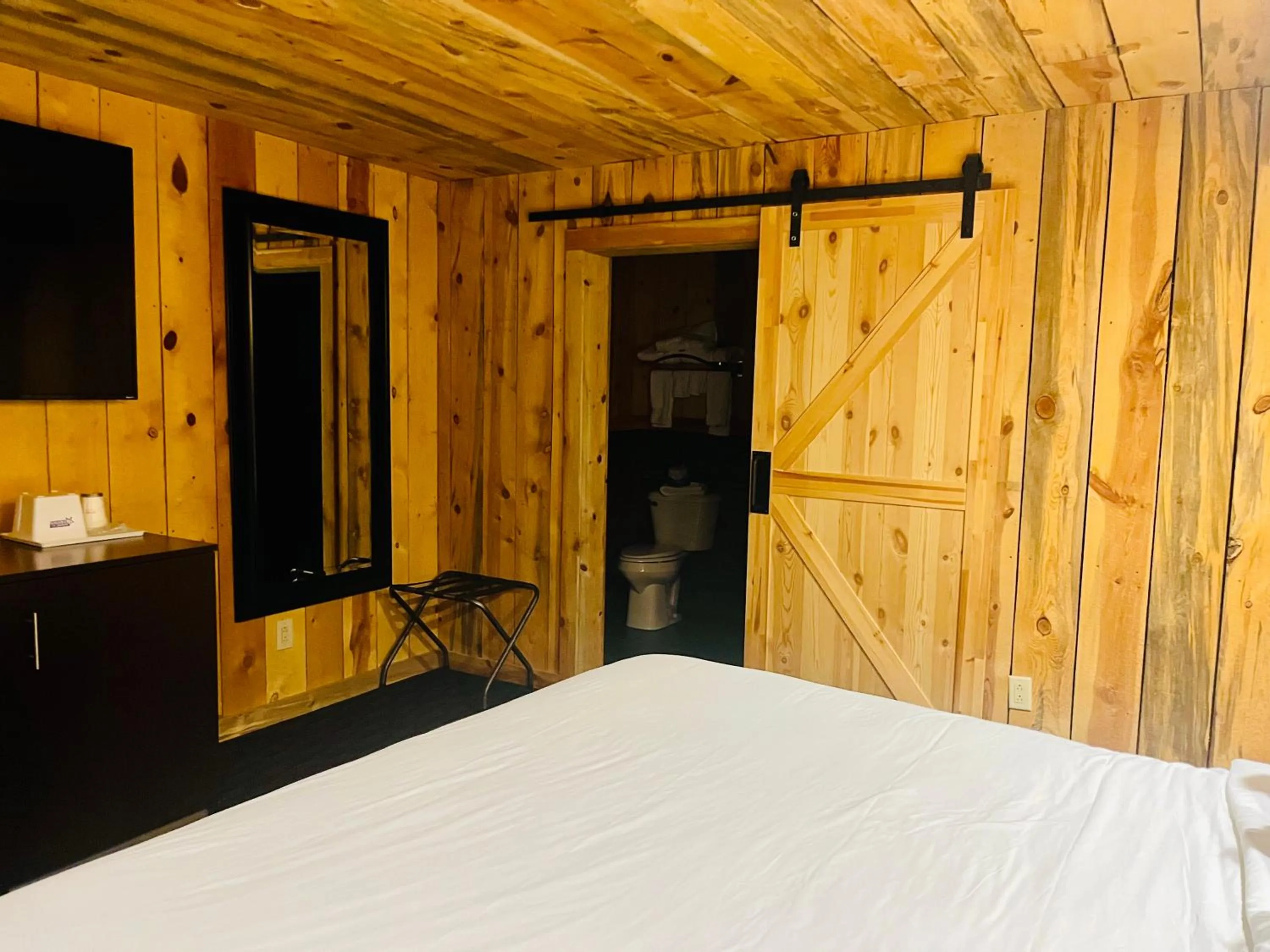 Bed in Americas Best Value Inn Wall