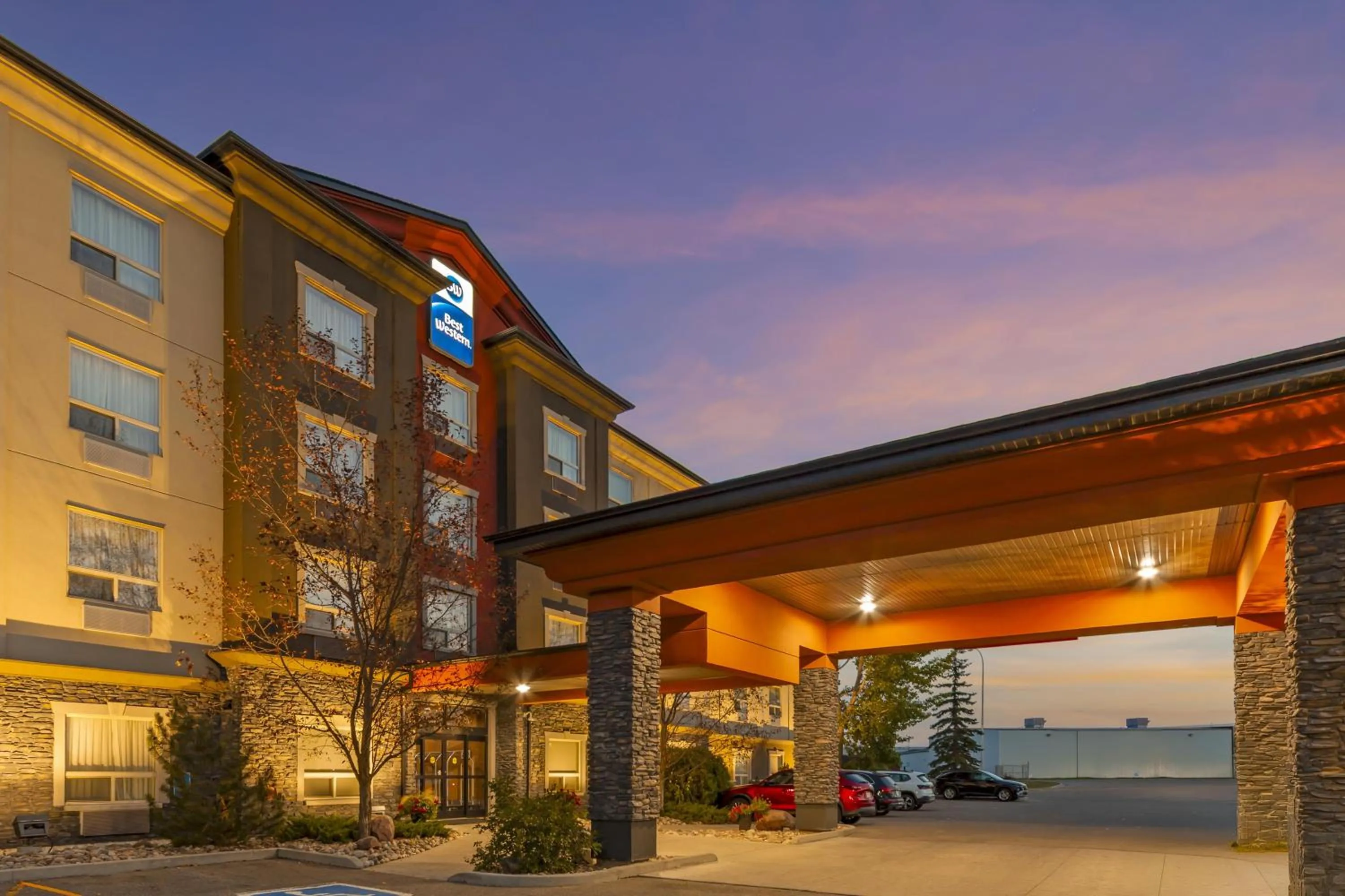 Property building in Best Western Bonnyville Inn & Suites