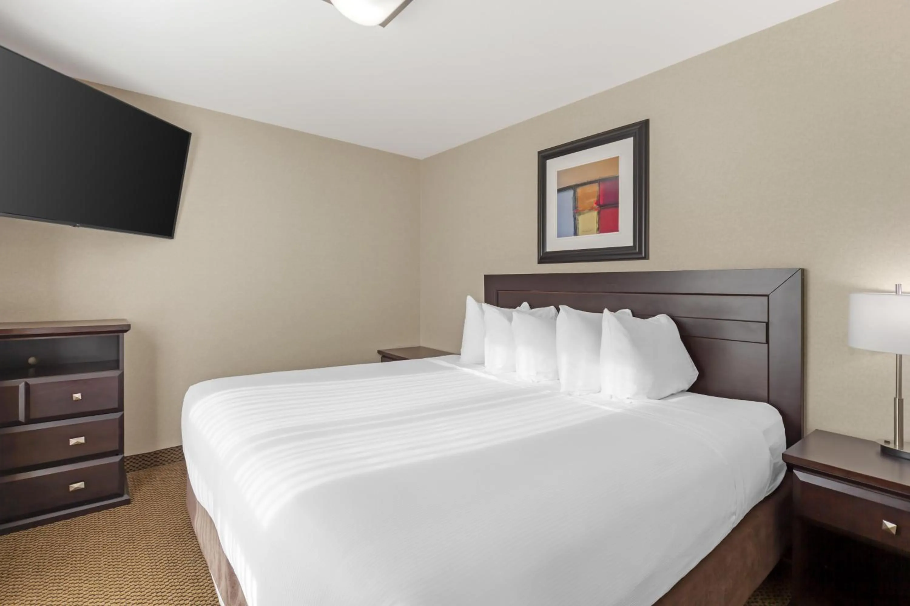 Photo of the whole room, Bed in Best Western Bonnyville Inn & Suites