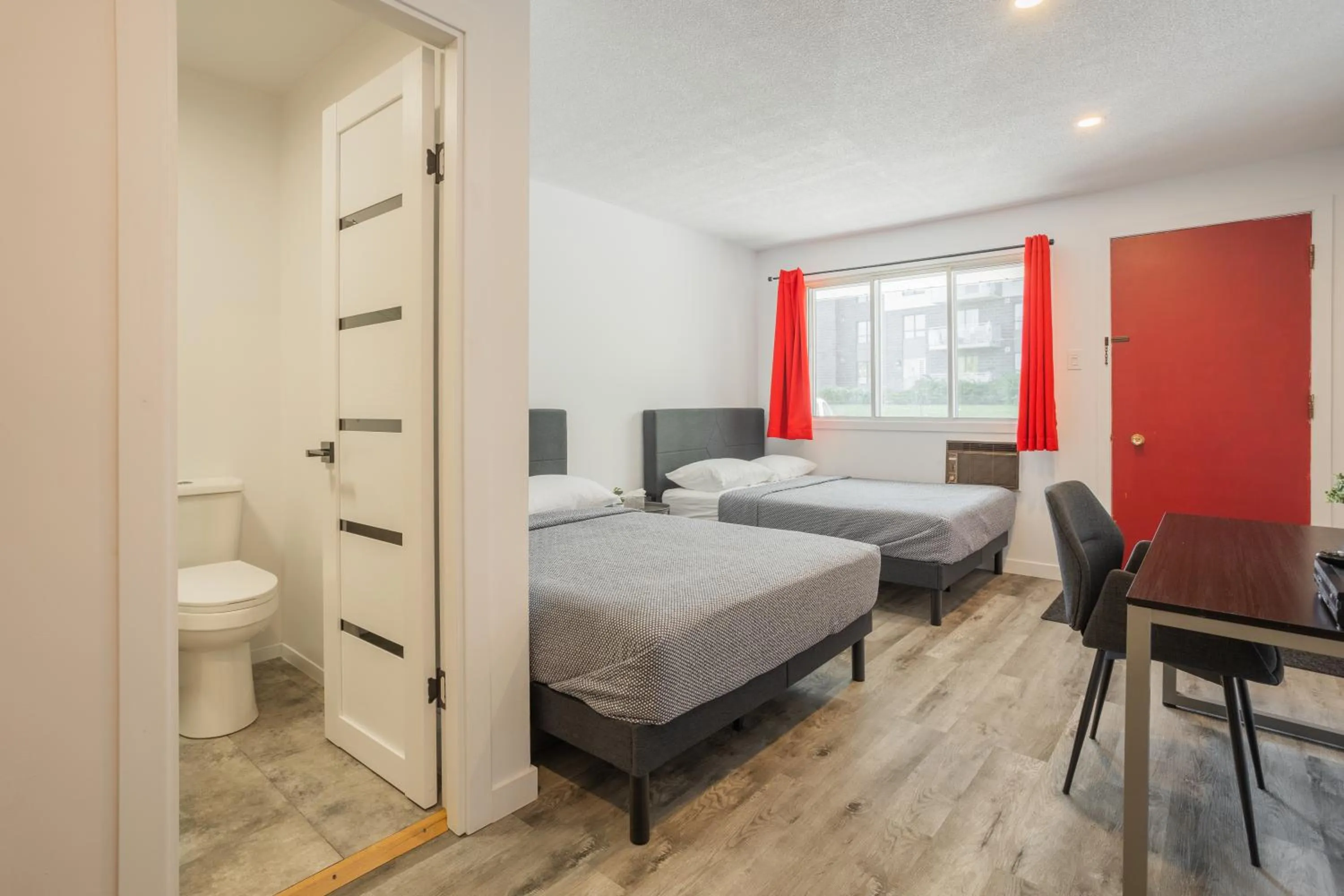 Photo of the whole room, Bed in Motel Champlain