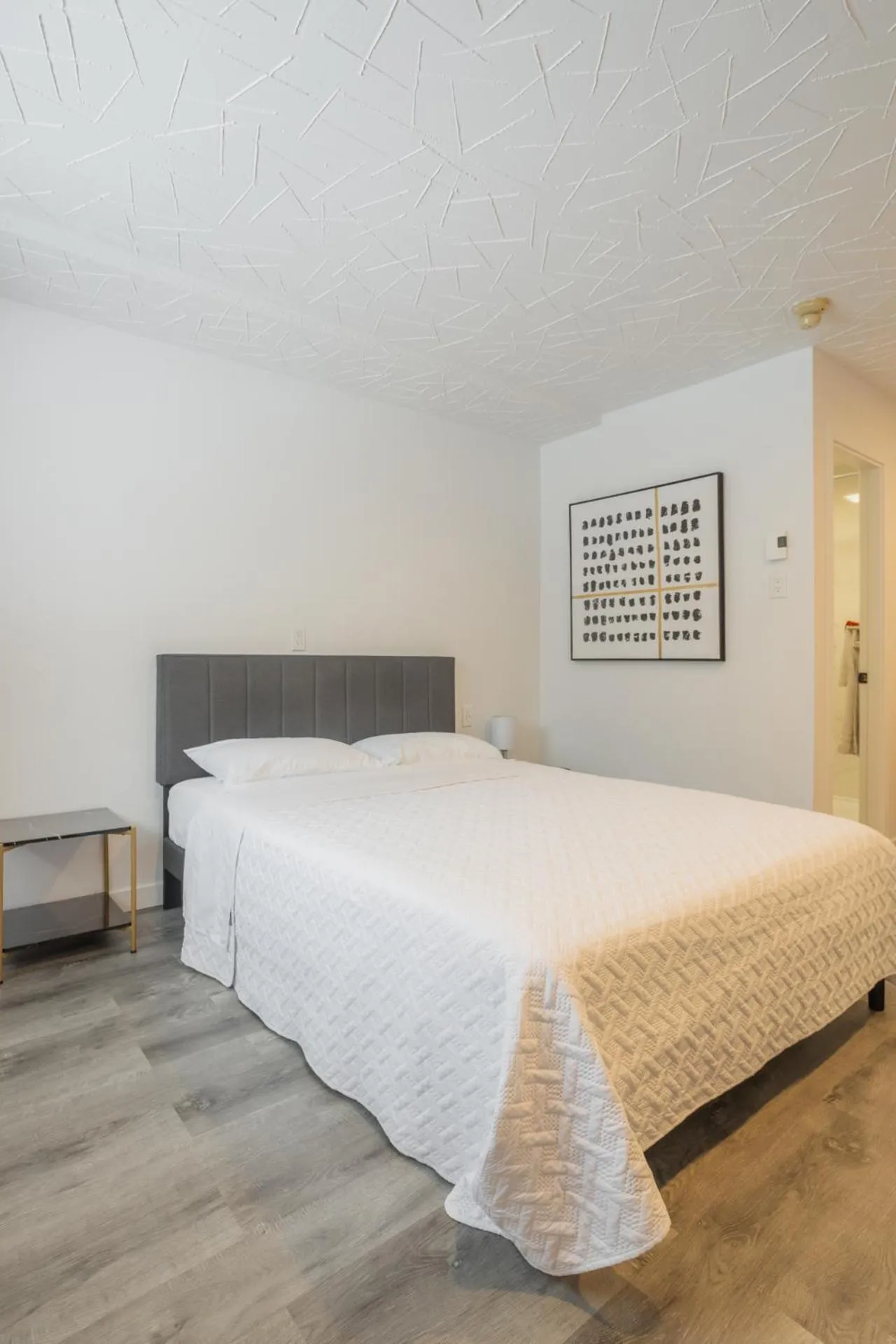 Bed in Motel Champlain