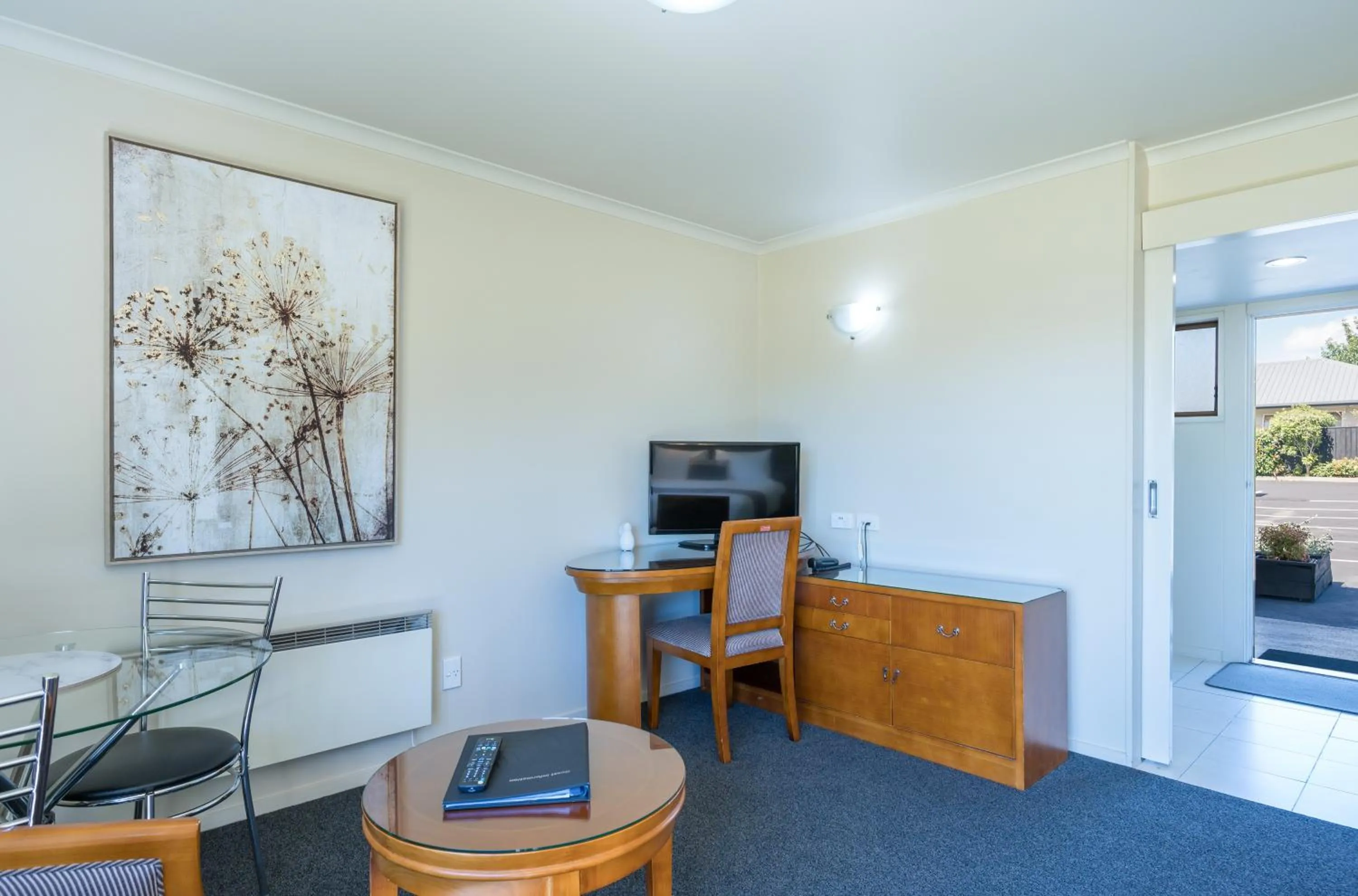 Bedroom in Admirals Motor Inn