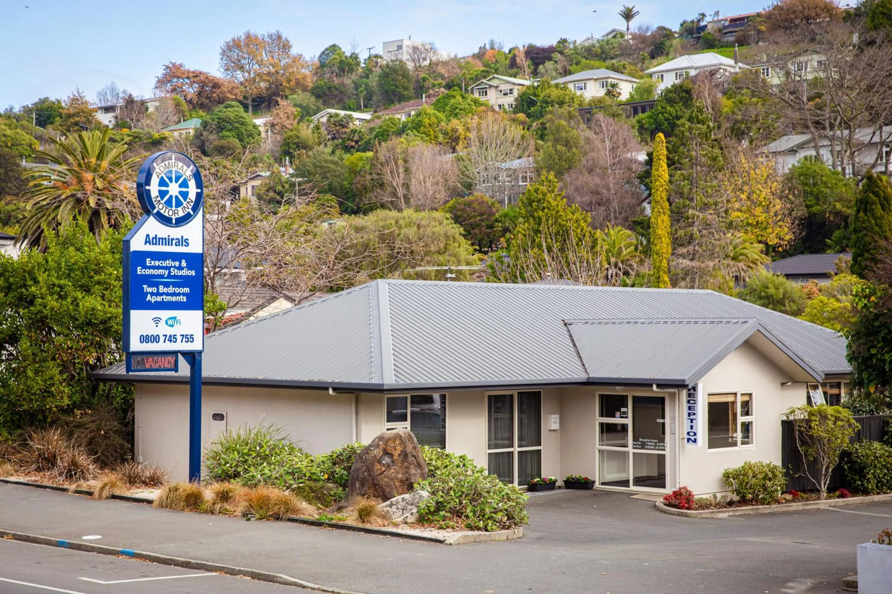 Property building in Admirals Motor Inn