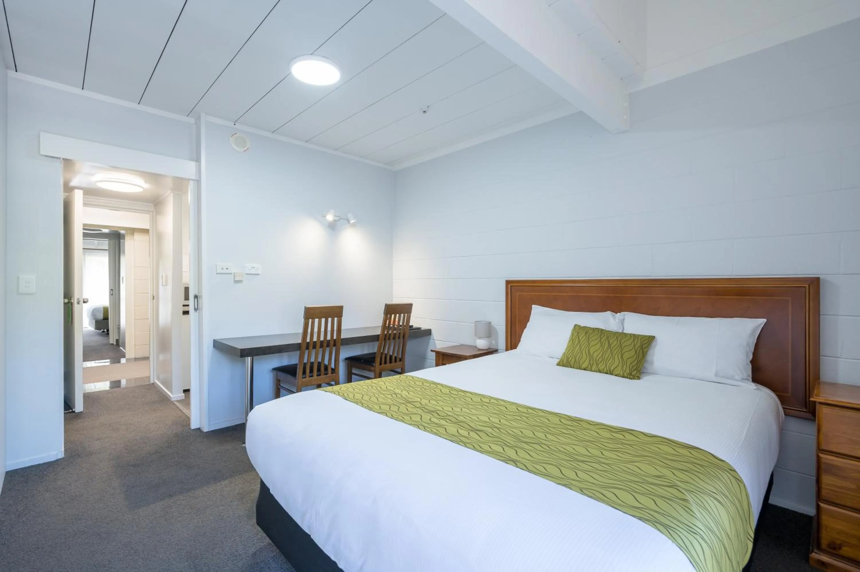 Bed in Admirals Motor Inn