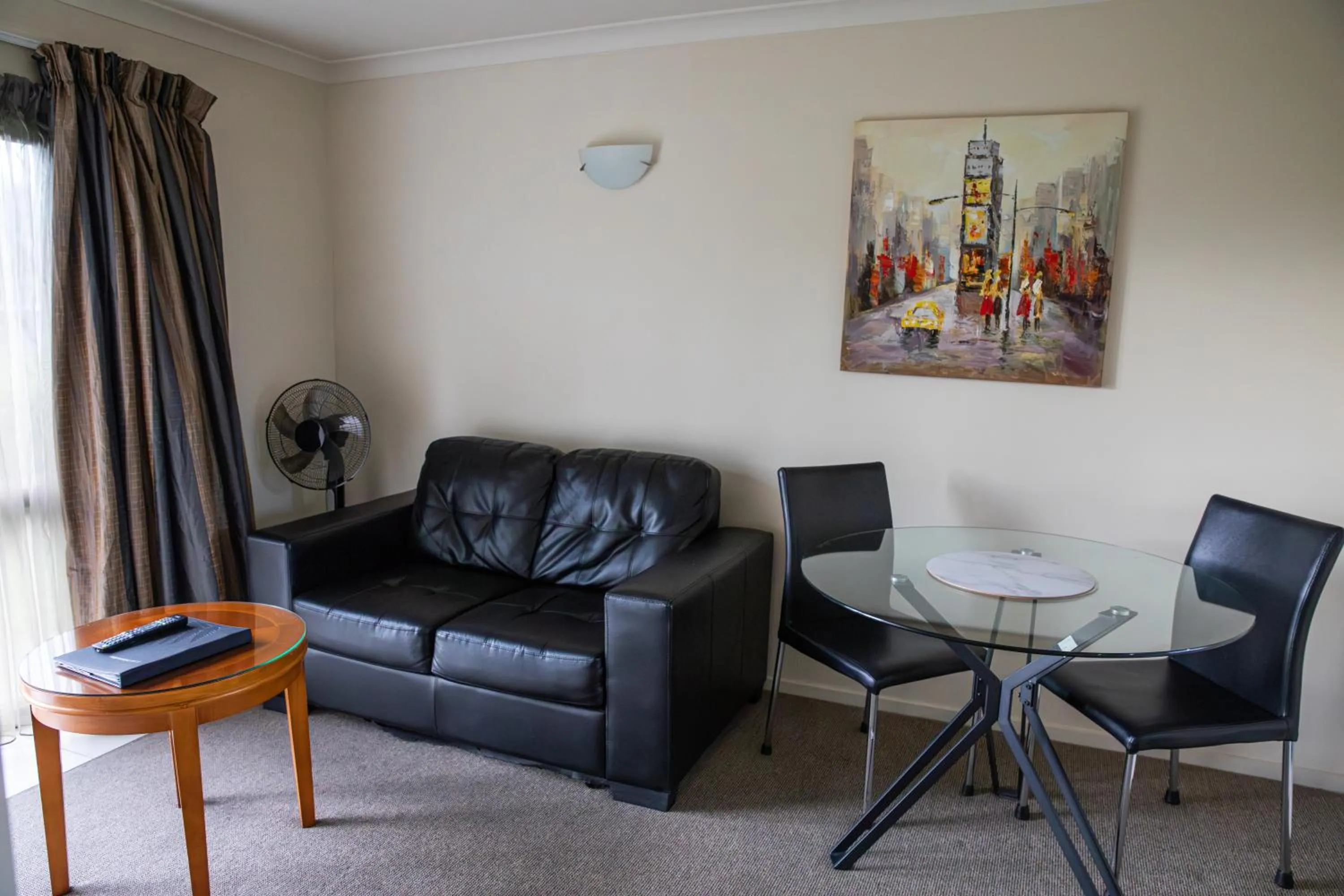 Dining area in Admirals Motor Inn