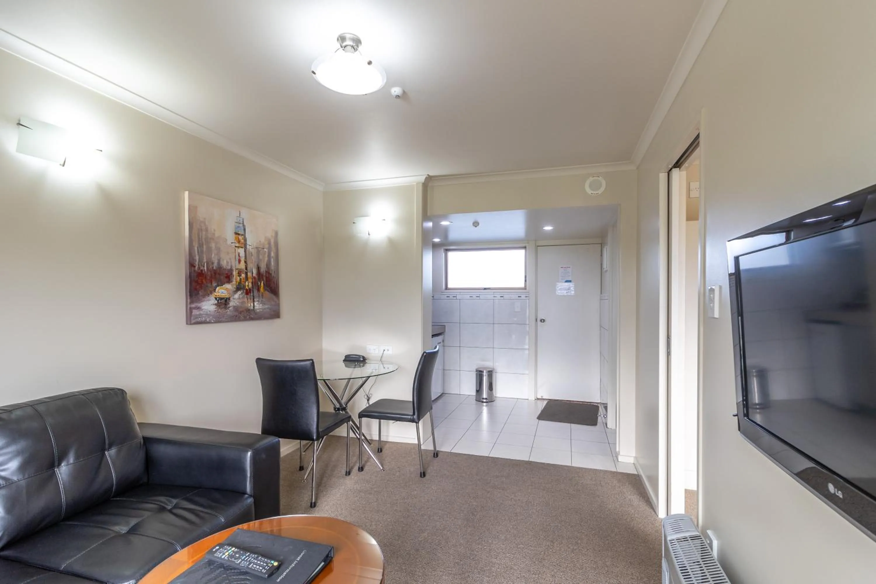 Living room in Admirals Motor Inn