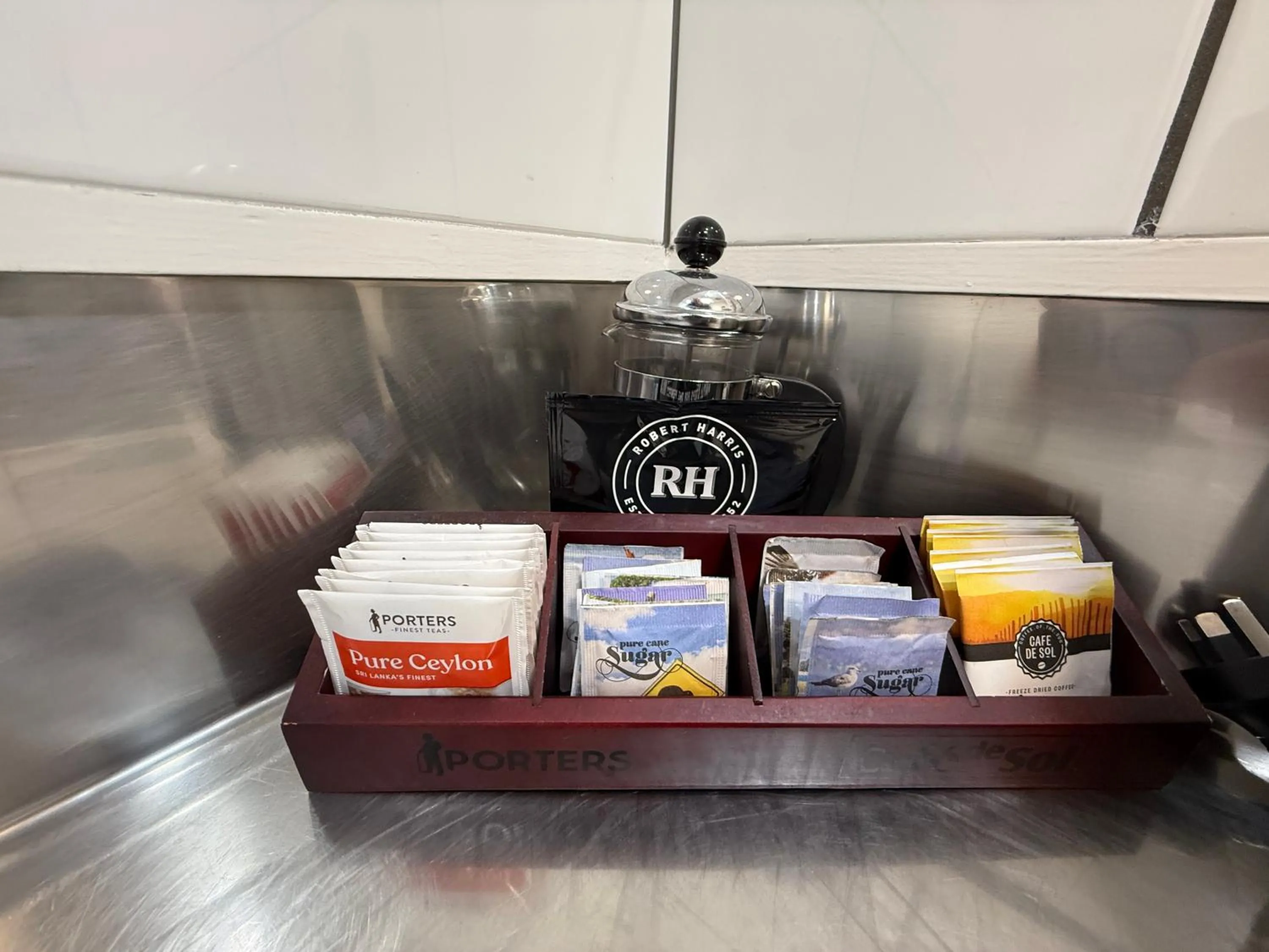 Coffee/tea facilities in Admirals Motor Inn