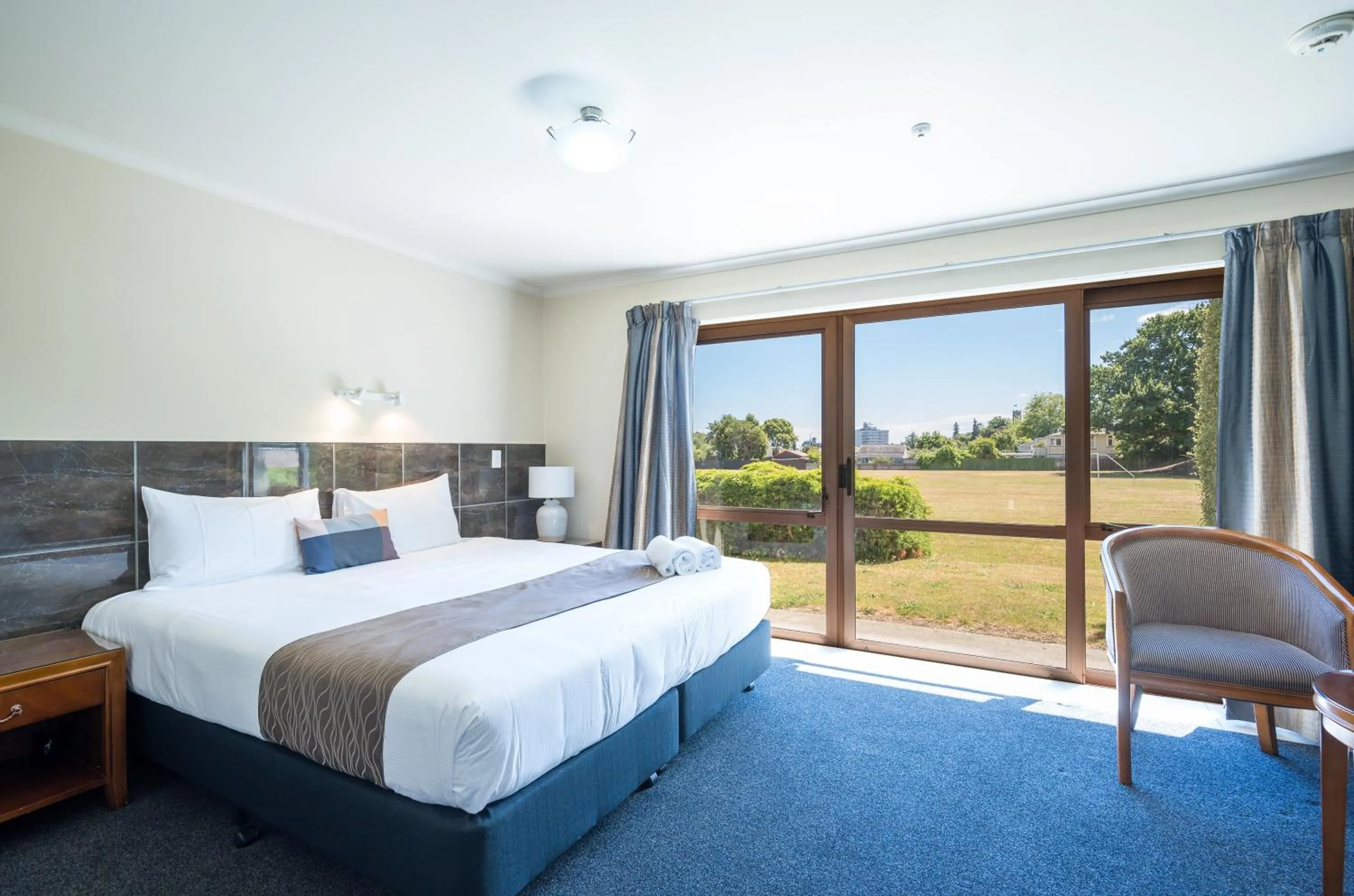 Bedroom, Bed in Admirals Motor Inn