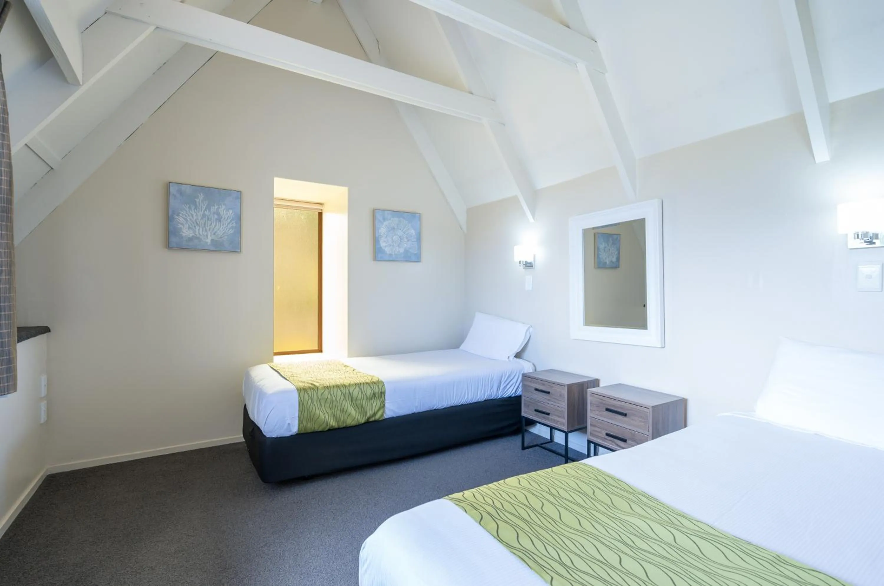 Bed in Admirals Motor Inn