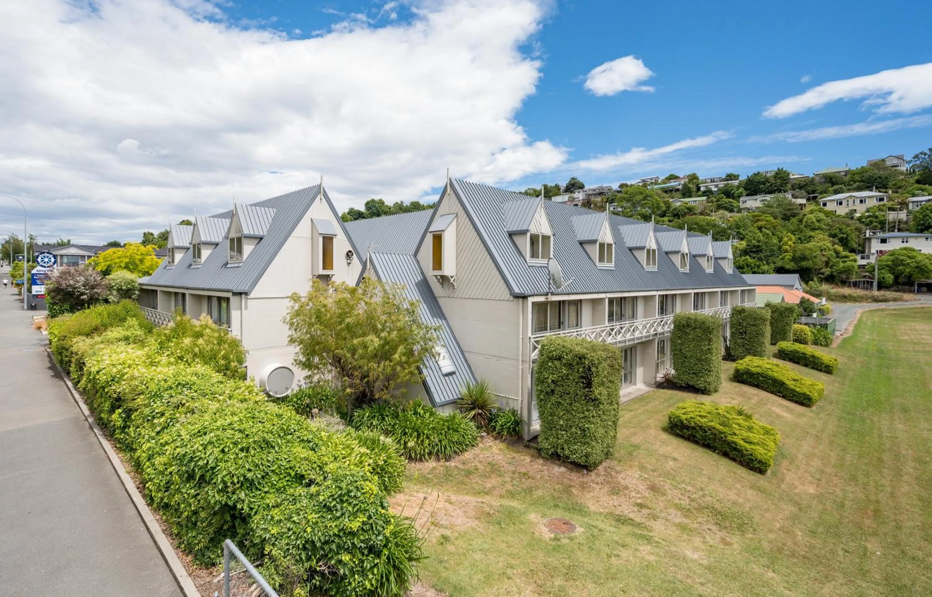 Property building in Admirals Motor Inn