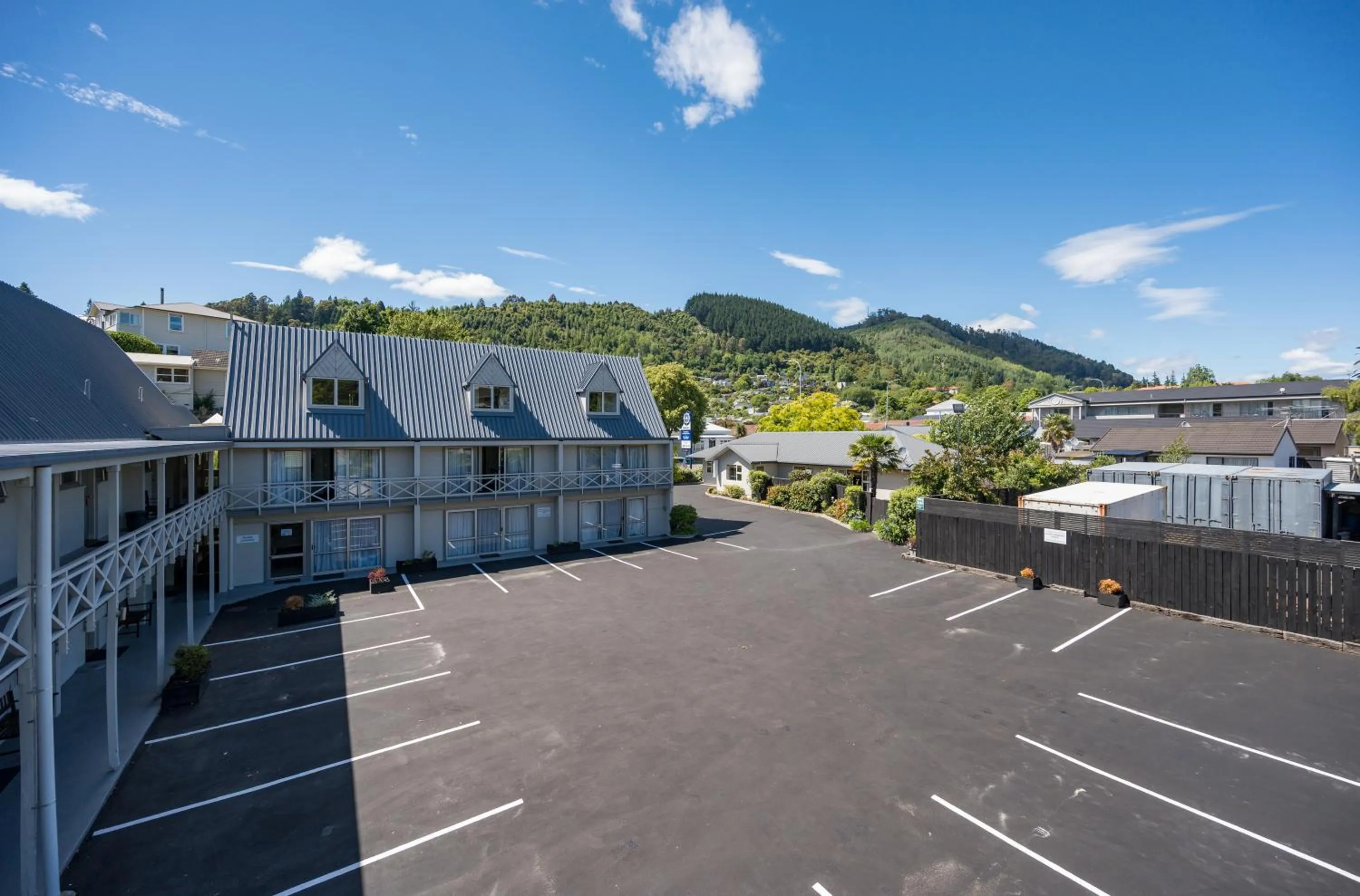 Parking in Admirals Motor Inn