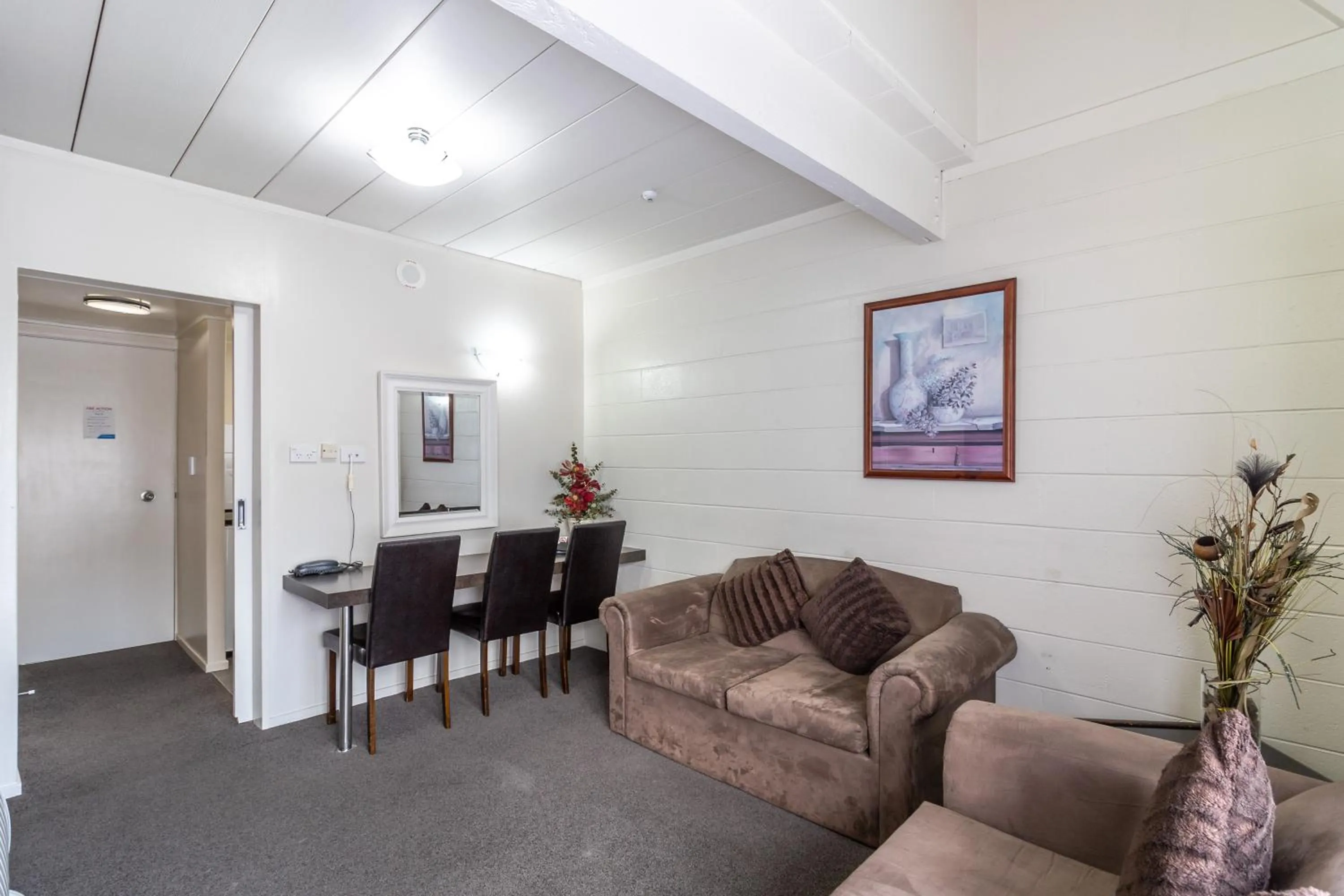 Living room in Admirals Motor Inn