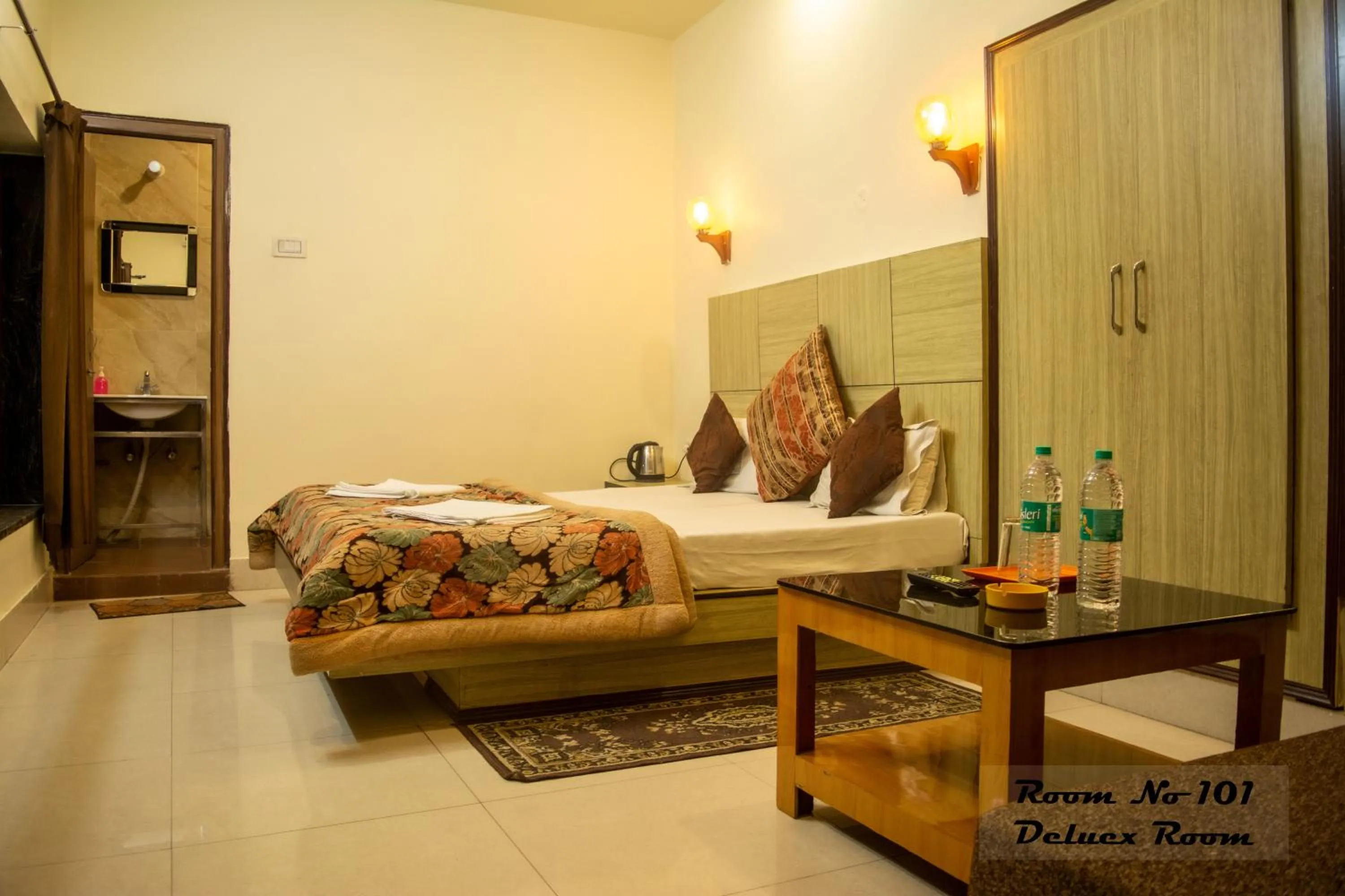 Bed in Hotel Ganga Basin