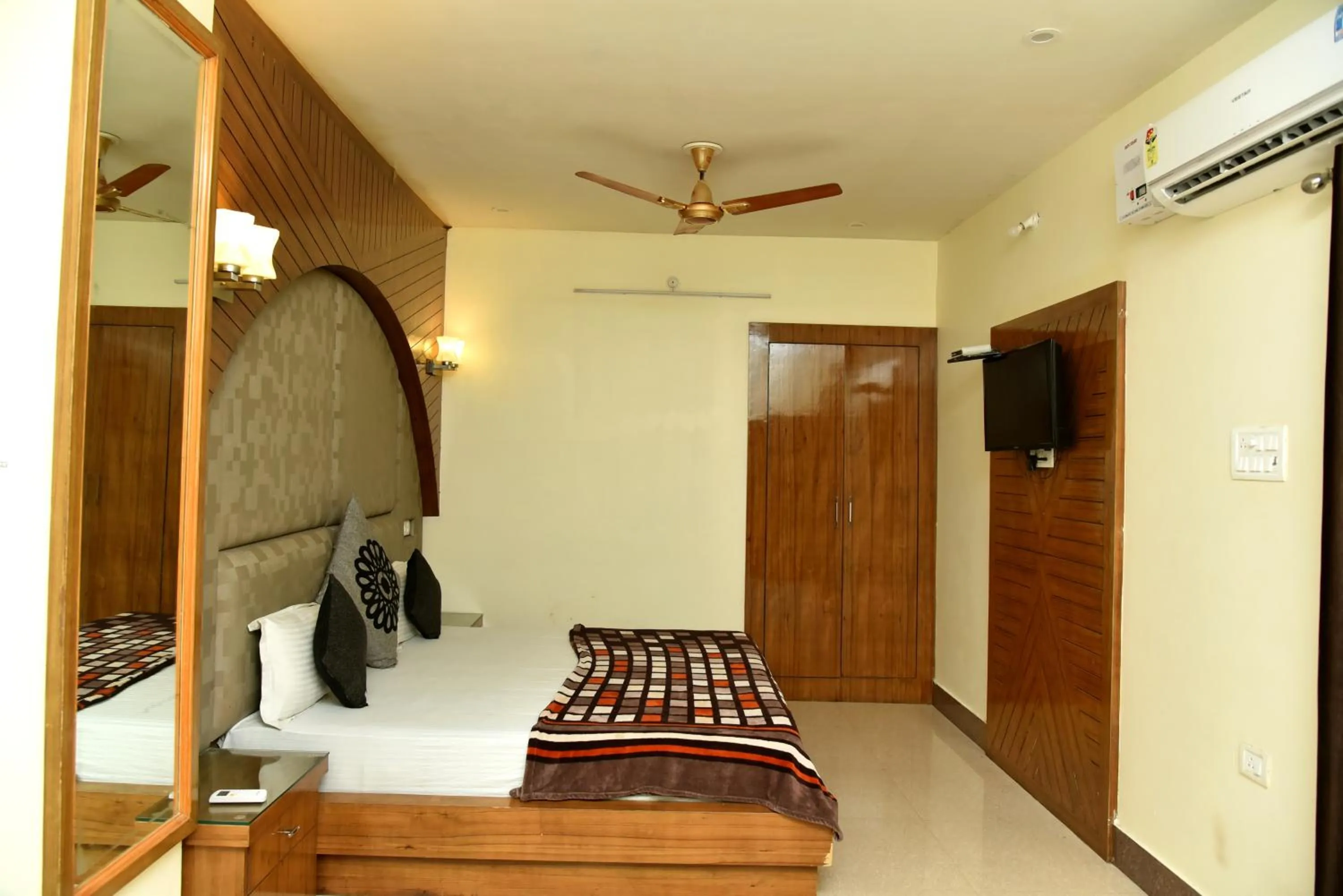 Bed in Hotel Ganga Basin