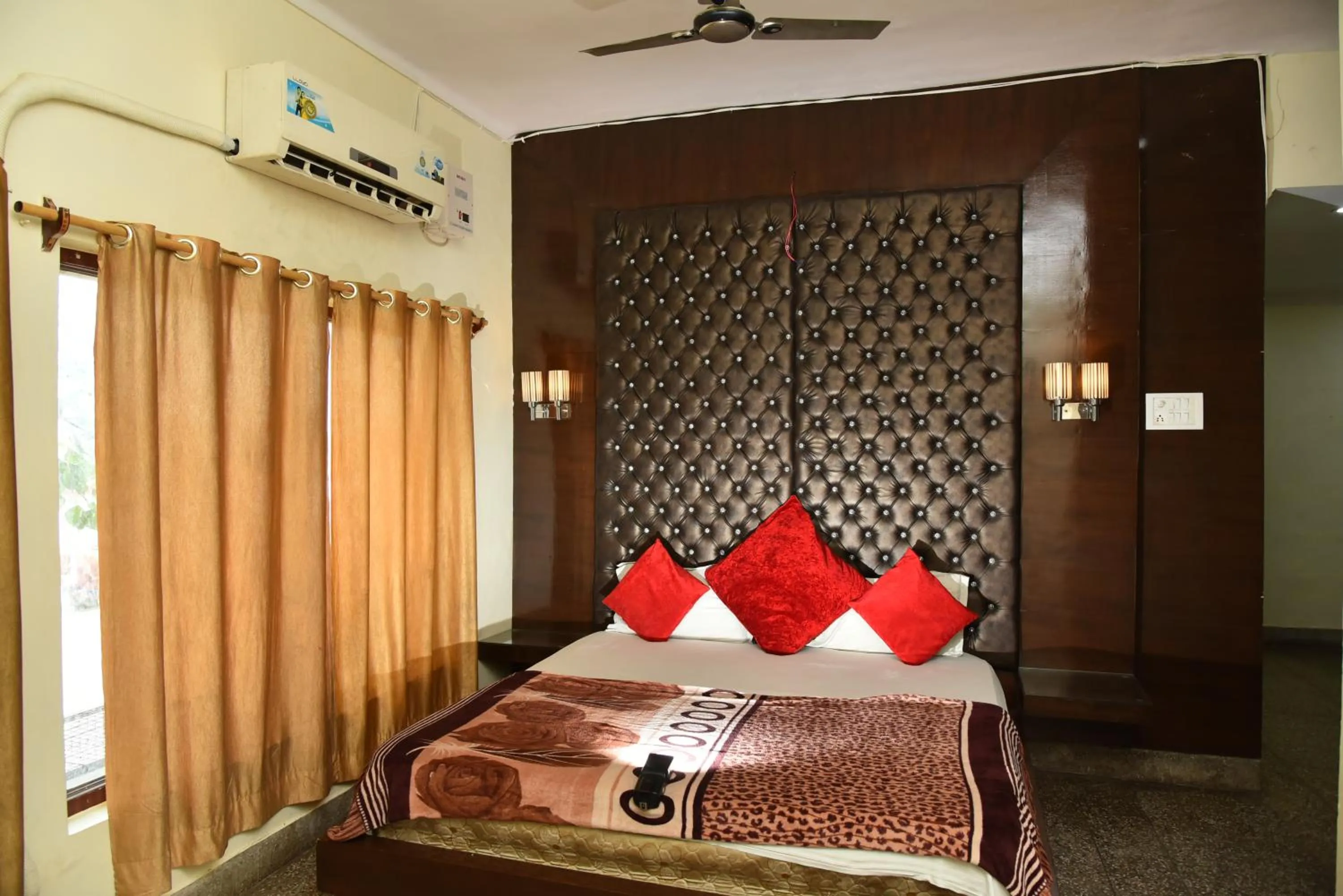 Bed in Hotel Ganga Basin