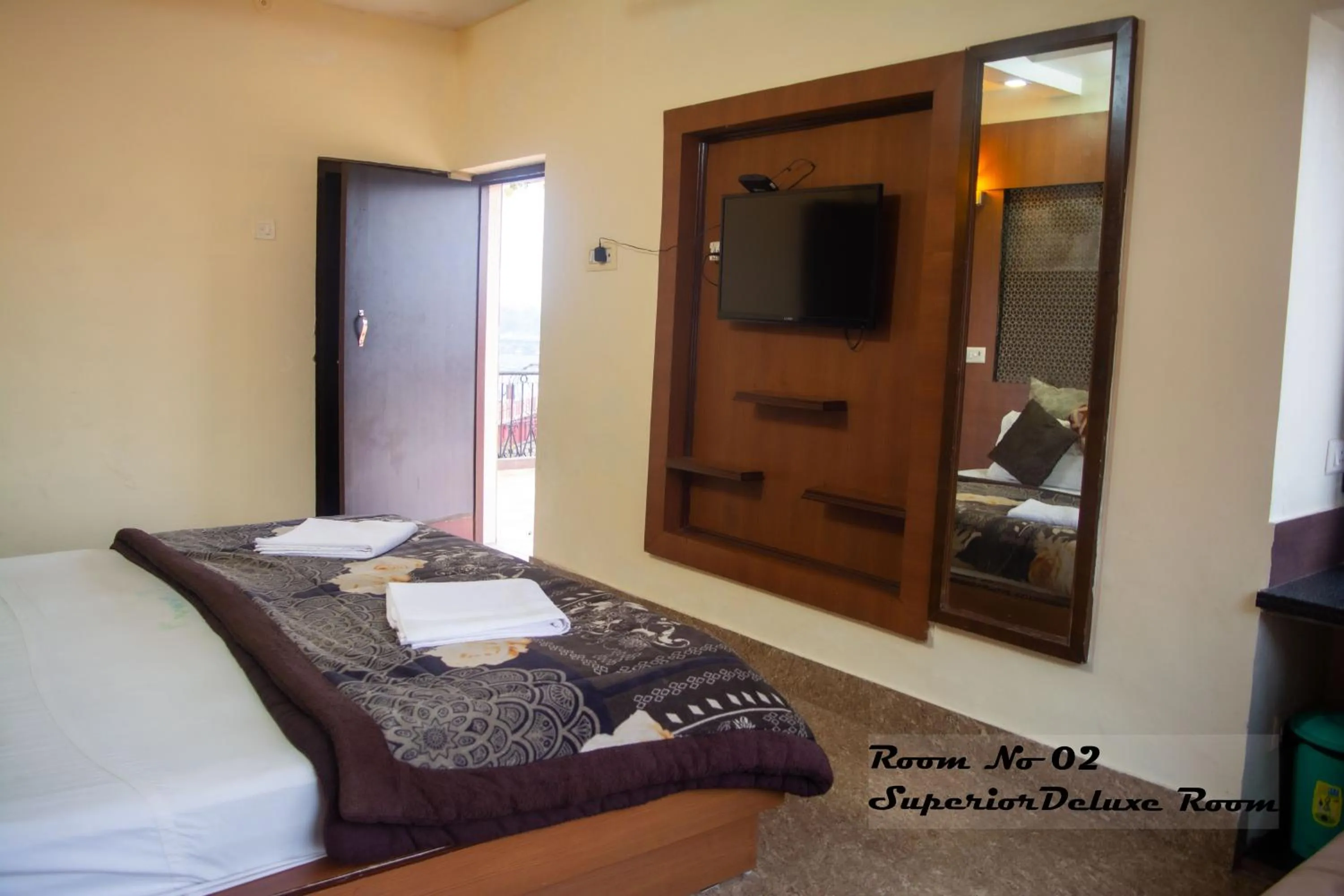 Bed in Hotel Ganga Basin