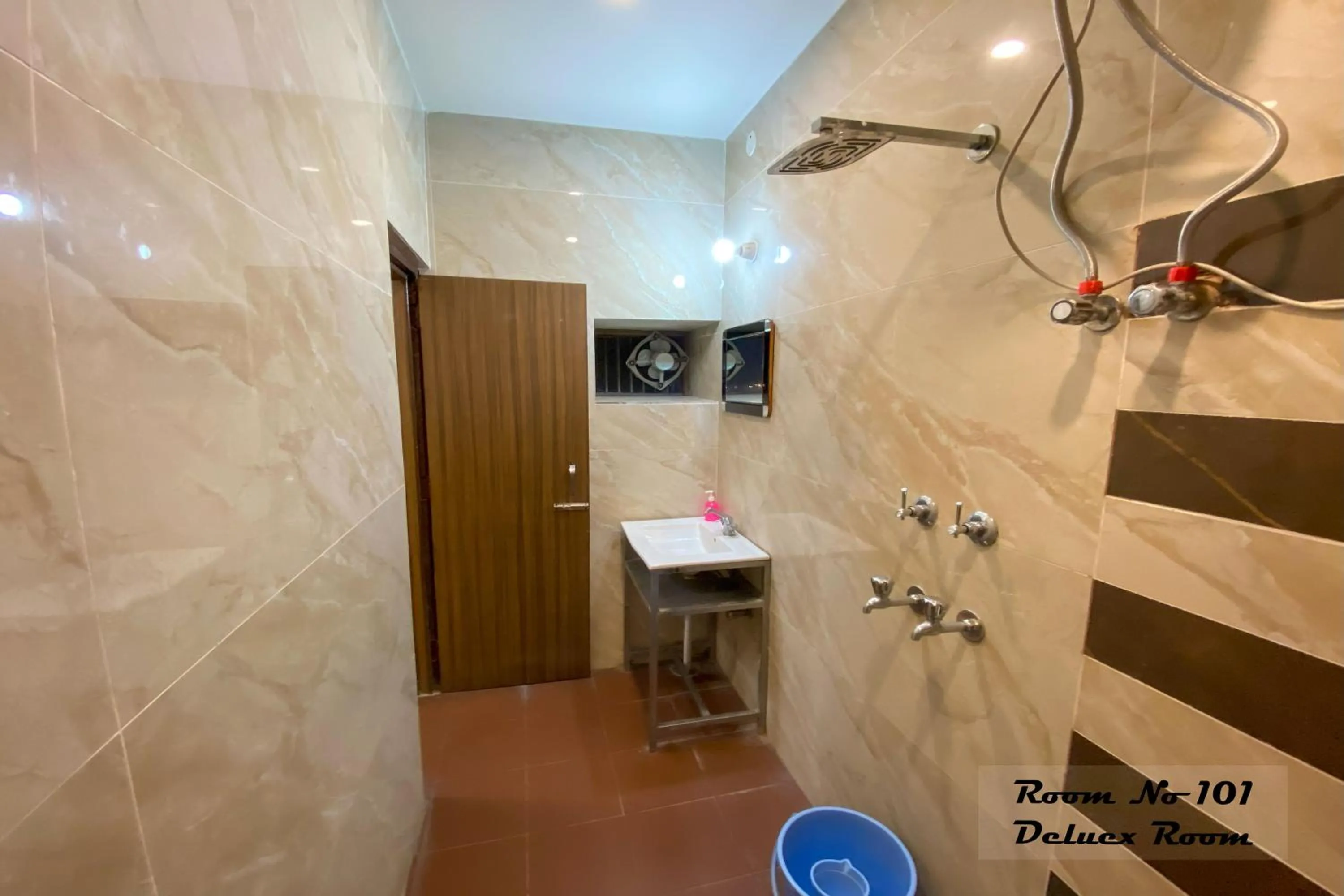 Bathroom in Hotel Ganga Basin